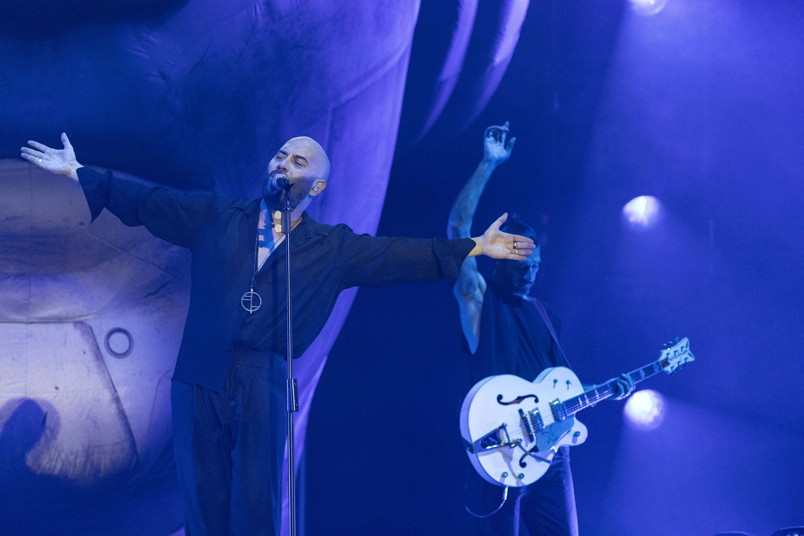 Il PalaSele esplode per i Negramaro: il tour 2025 debutta in Campania