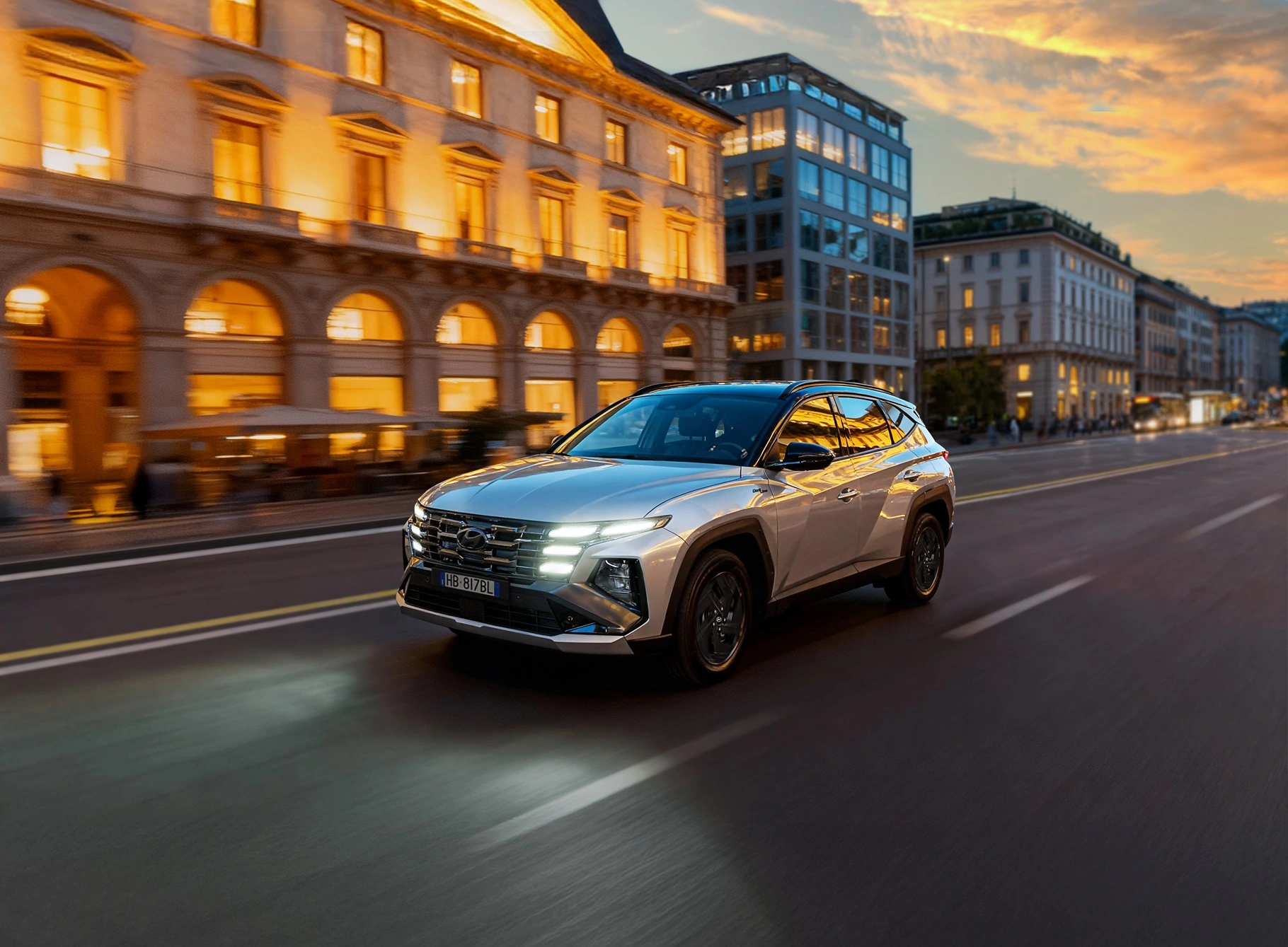 Hyundai lancia la nuova TUCSON Dark Line: la prima campagna italiana creata con AI