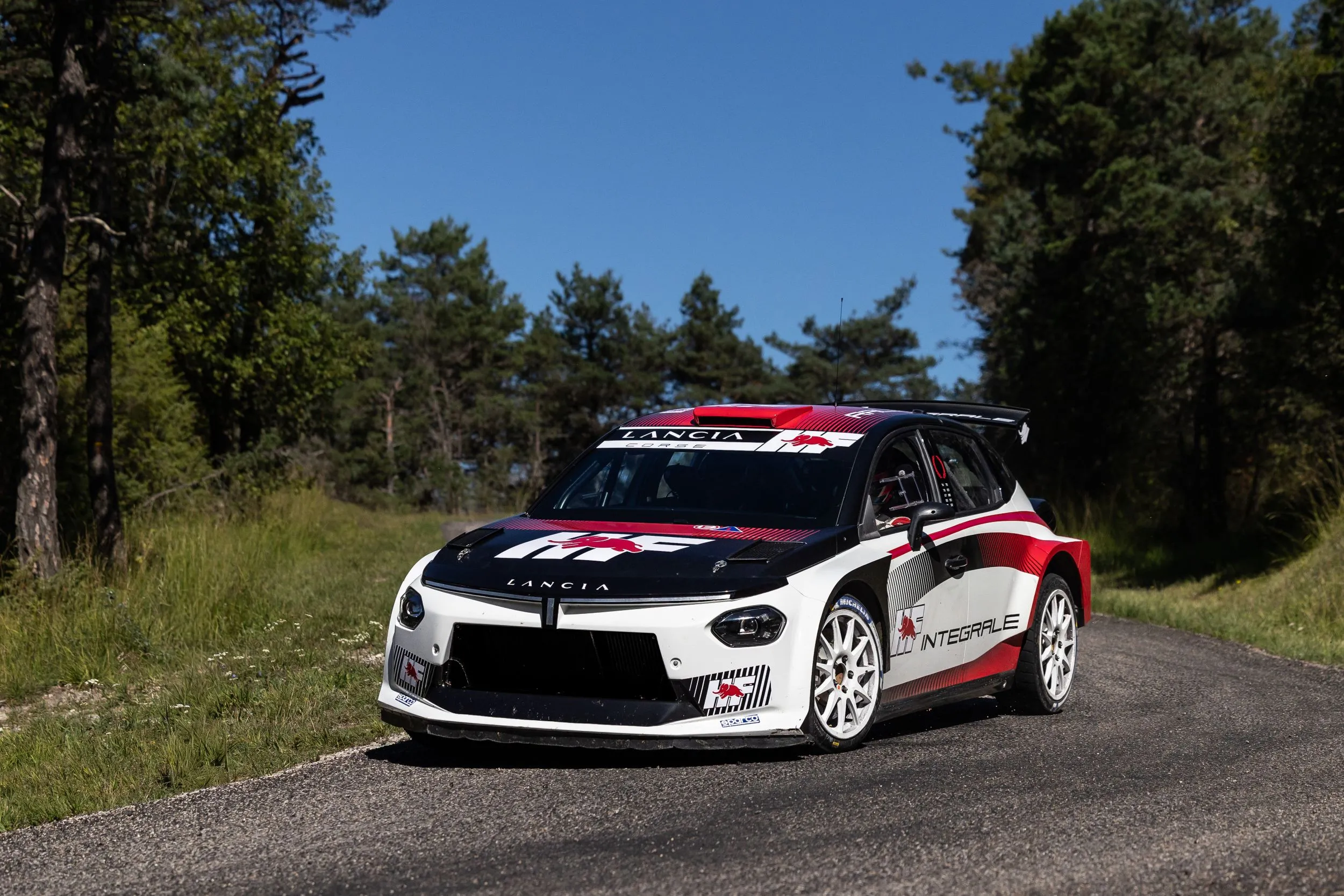 Lancia trionfa al debutto in Italia e Francia con la nuova Ypsilon Rally2 HF Integrale