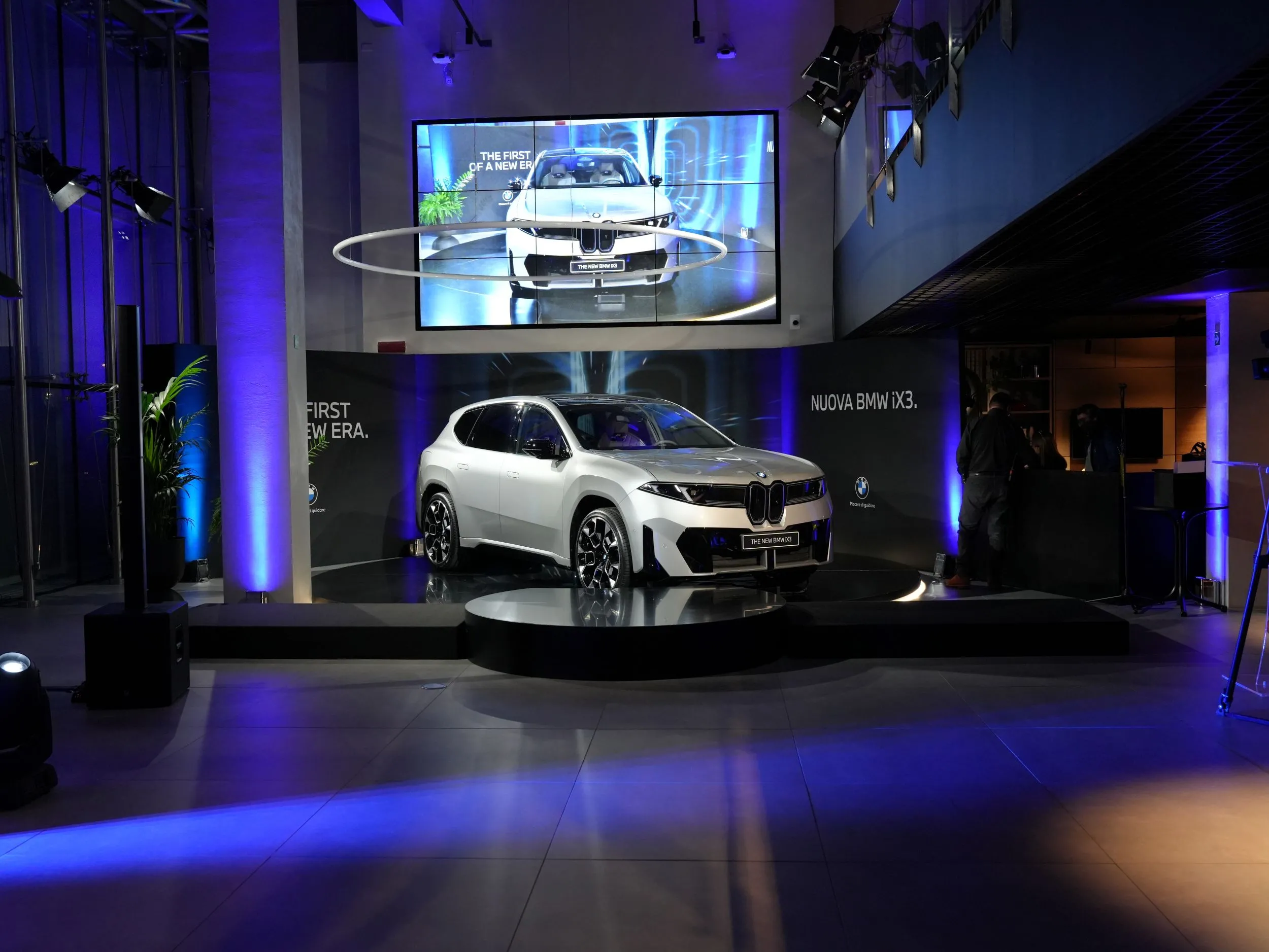 BMW Roma inaugura la sede rinnovata di Via Salaria e presenta la nuova BMW iX3