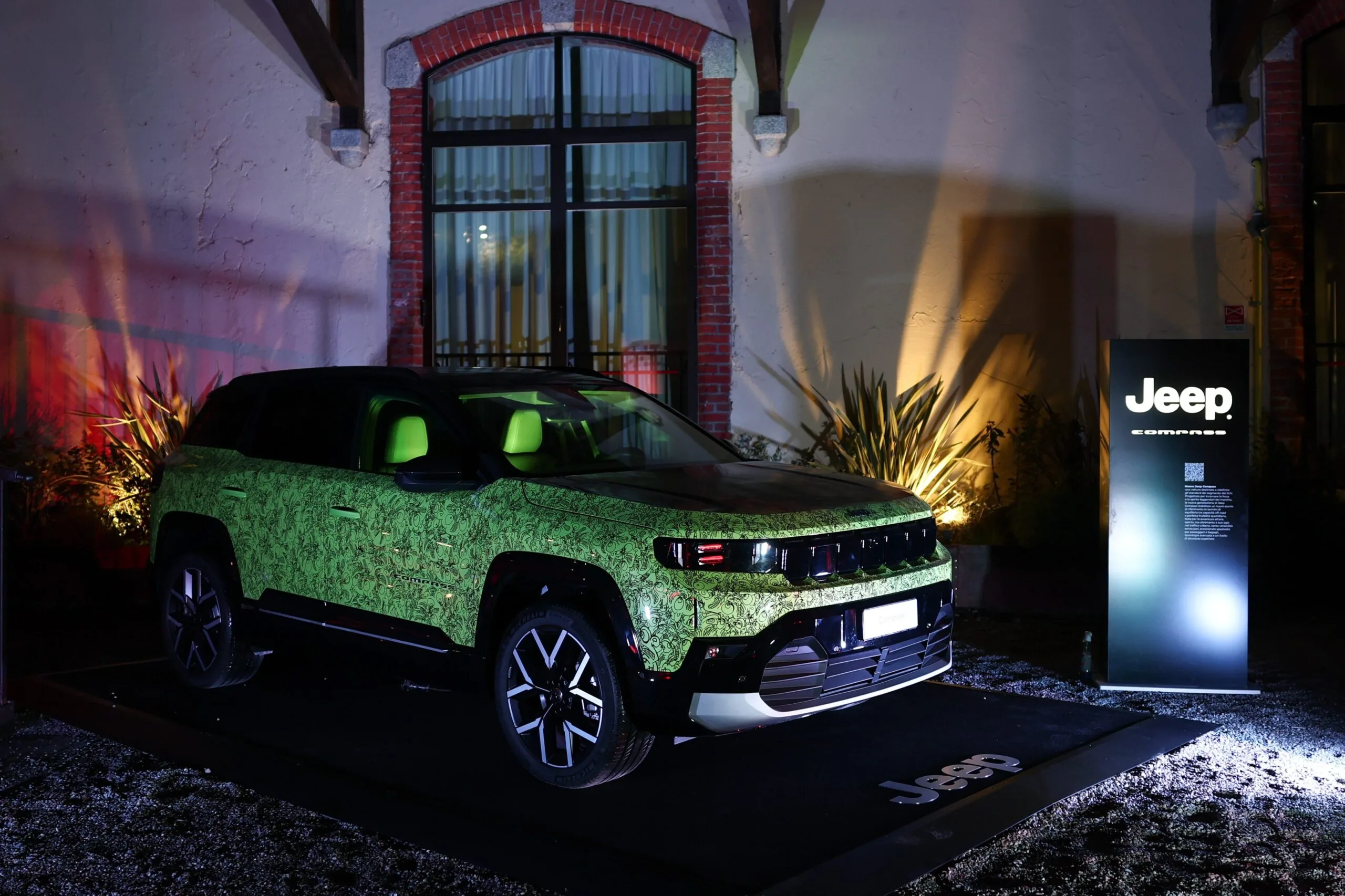 “Men of the Year” di GQ Italia: nuova Jeep Compass diventa un’opera d’arte in movimento
