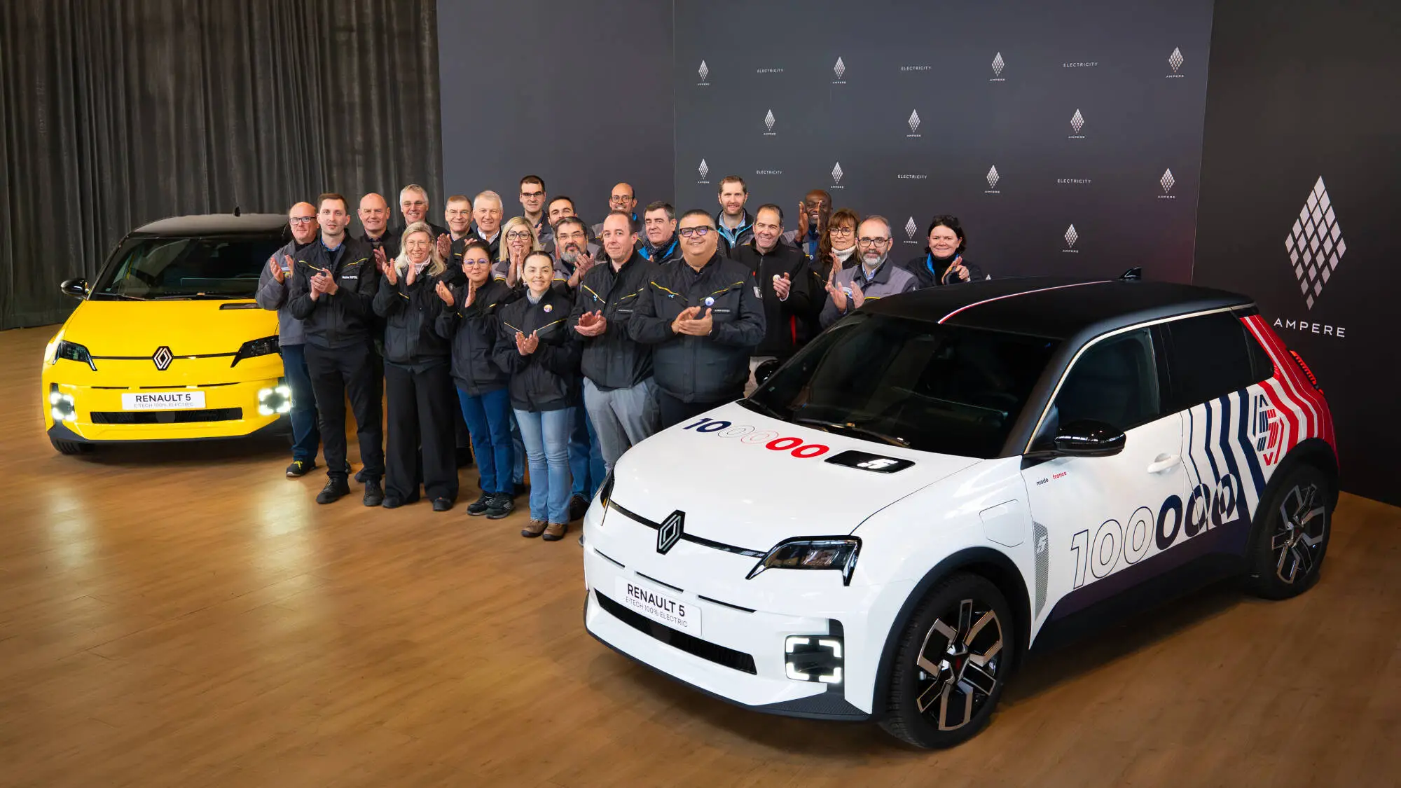 Renault celebra le 100.000 Renault 5 E-Tech Electric prodotte a Douai