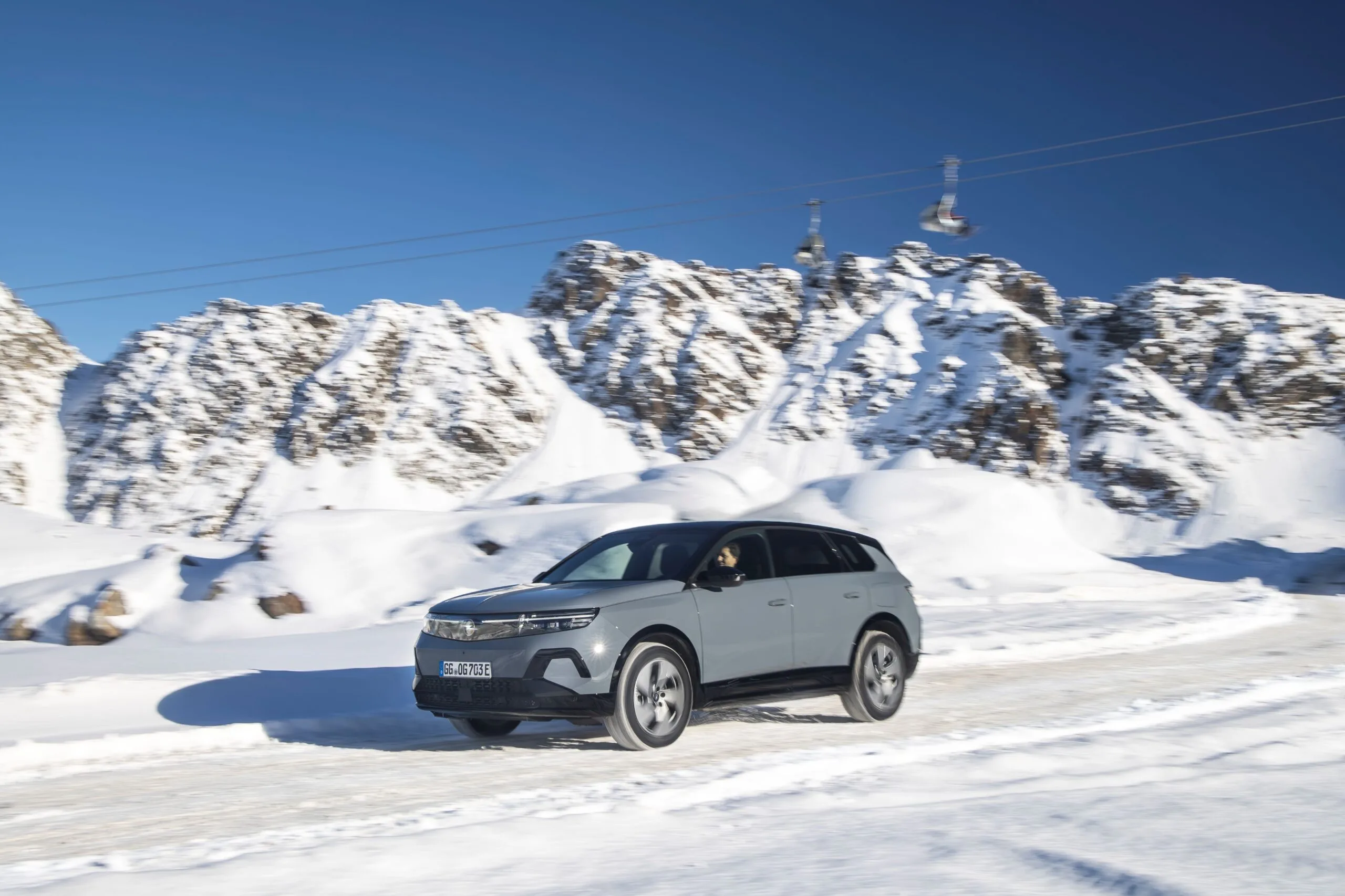 Opel Grandland Electric AWD: piacere di guida invernale con trazione integrale elettrica