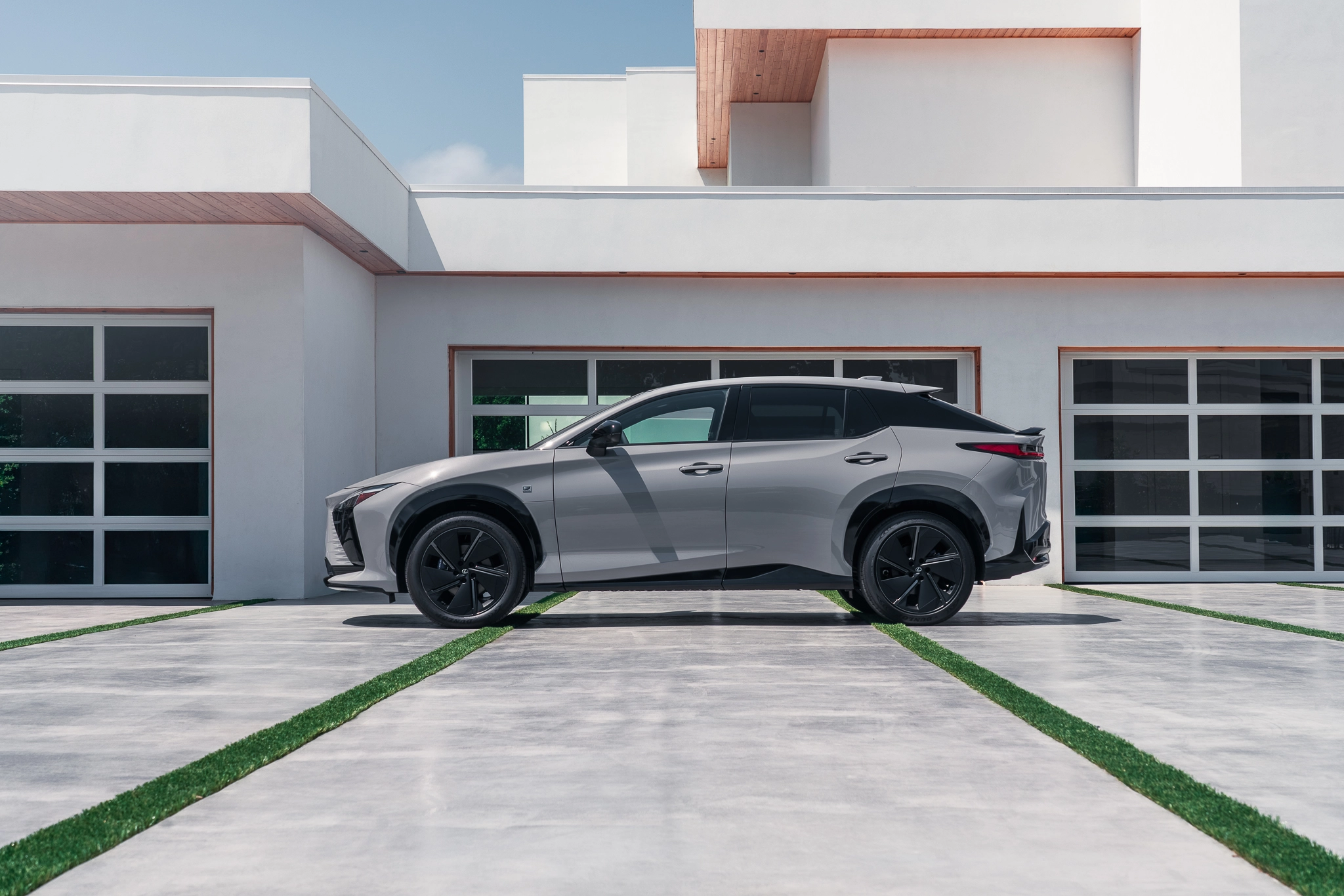 Nuovo Lexus RZ: il SUV elettrico che ridefinisce il piacere di guida