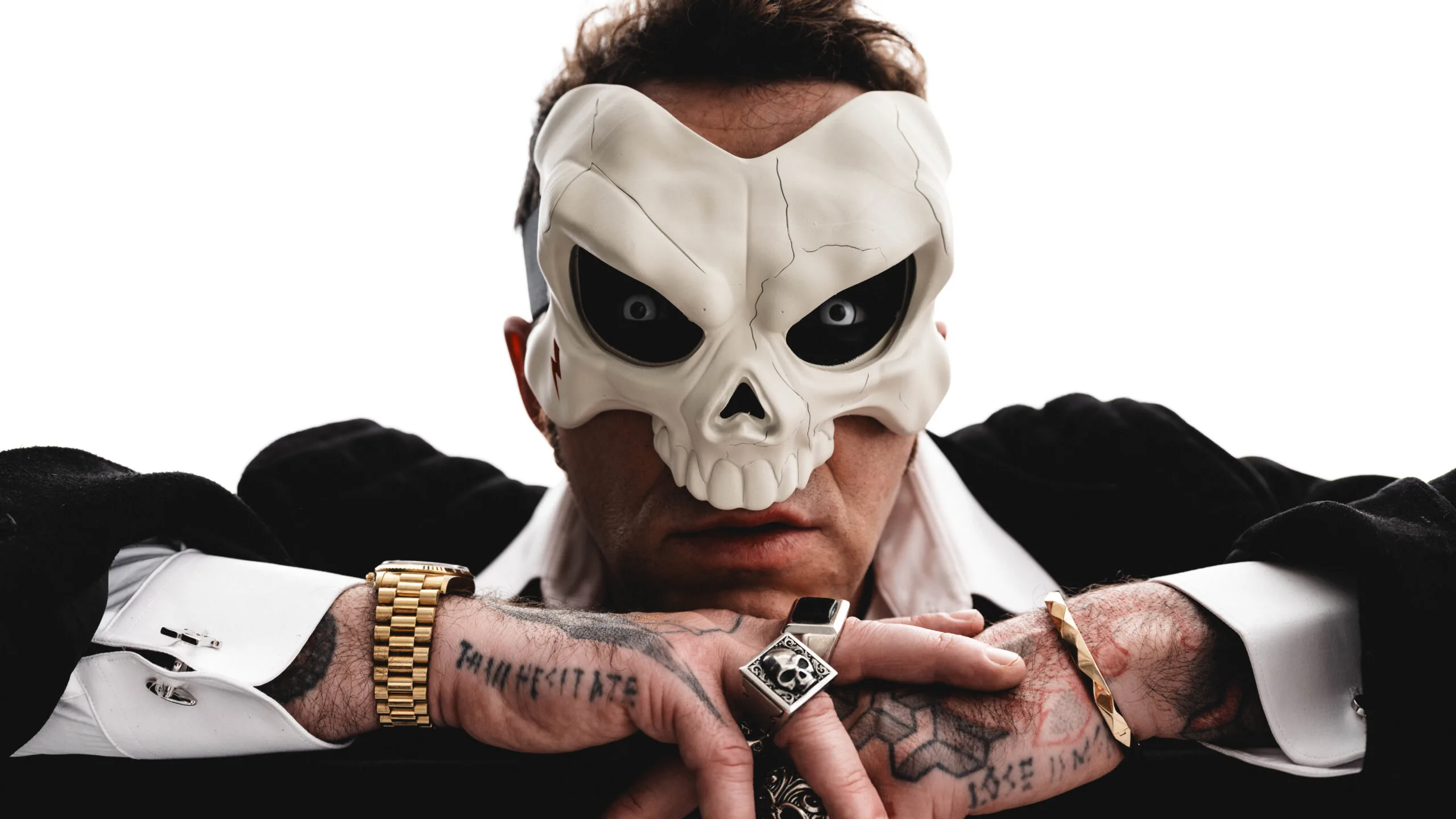 Salmo pubblica oggi il nuovo singolo e video “Crackers” in attesa dell’album “Hellvisback 10 years later” fuori il 3 aprile