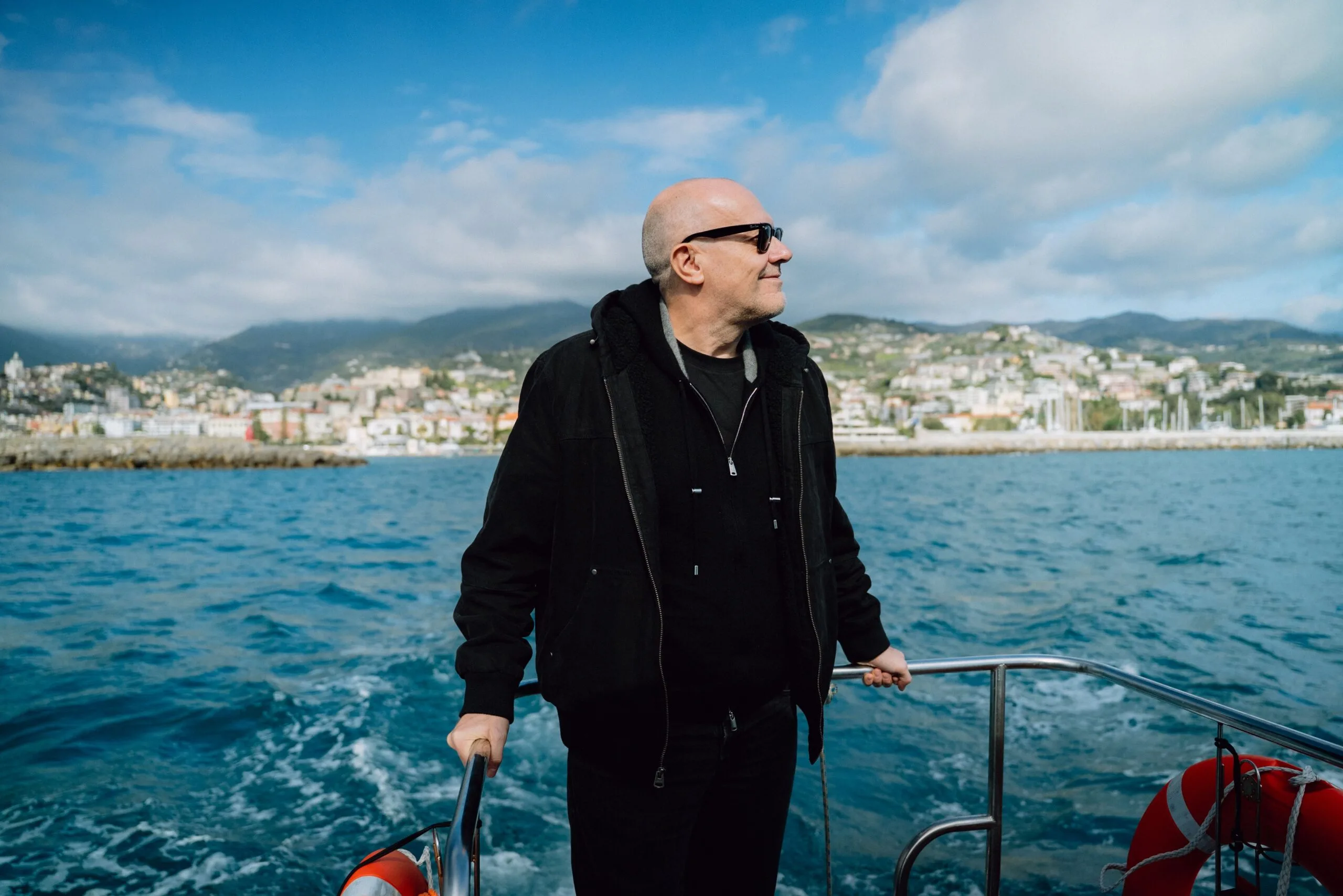 Max Pezzali: un 2026 da “forever”, tra tour europeo, stadi e residency a Milano