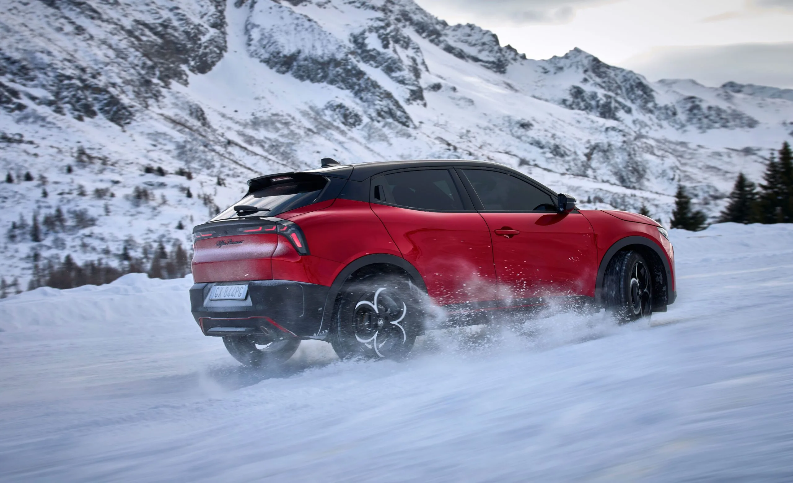 Alfa Romeo festeggia 75 anni di trazione integrale con la tecnologia Q4