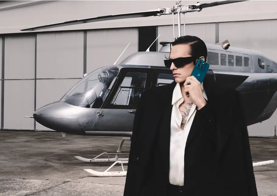 Motorola e Achille Lauro di nuovo insieme: 'Il finale? Lo scegli tu'