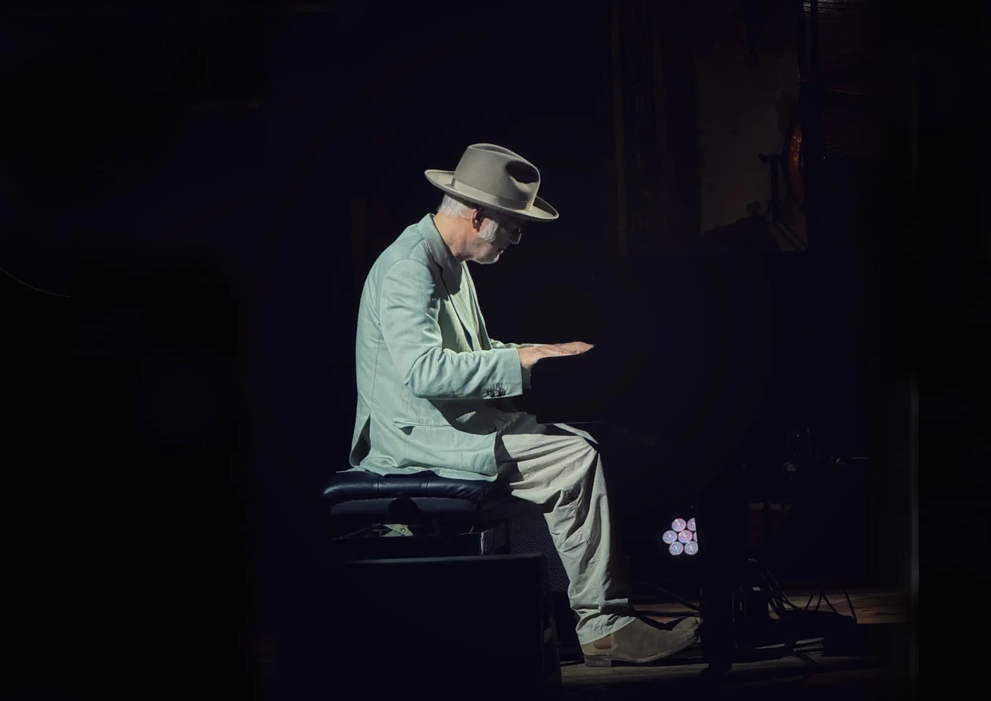 Ludovico Einaudi ai Laghi di Fusine: il No Borders Music Festival annuncia un concerto unico tra natura e pianoforte