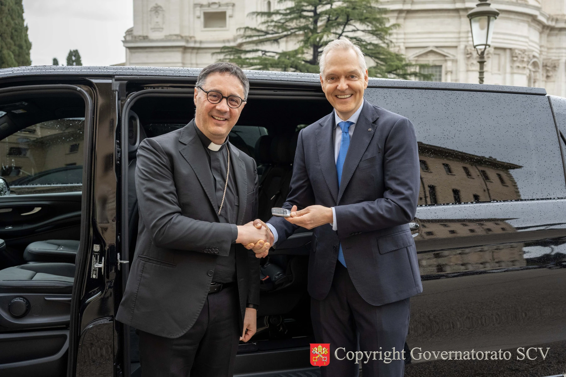 Mercedes-Benz Vans Italia al fianco del Vaticano per una mobilità sostenibile