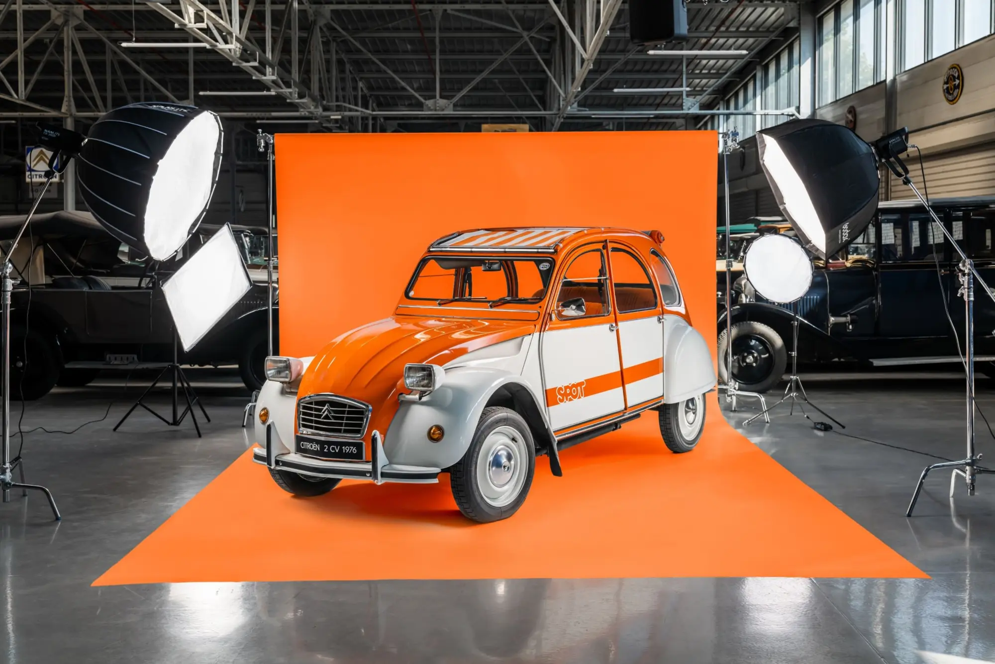 Citroën celebra i 50 anni della 2CV Spot: la piccola arancione che fece storia