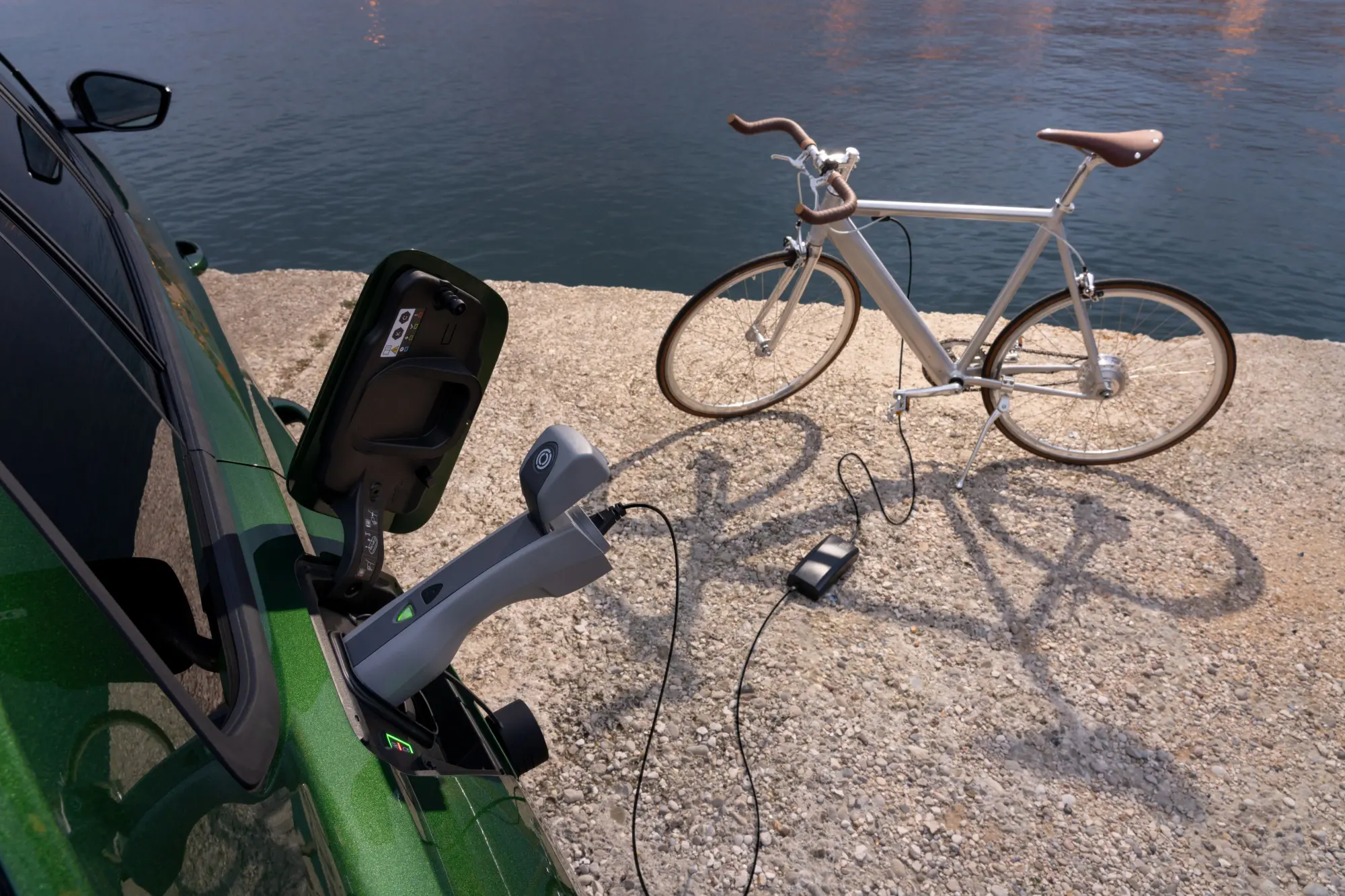 Fonte di alimentazione mobile: la nuova Opel Astra e altri modelli Opel offrono tecnologia V2L