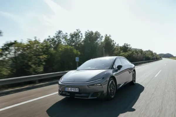 XPENG P7+ la fastback definita dall’IA arriva in Europa