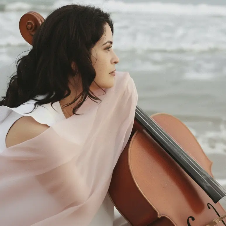 Ana Carla Maza incanta con il nuovo album Alamar e un tour nei teatri italiani