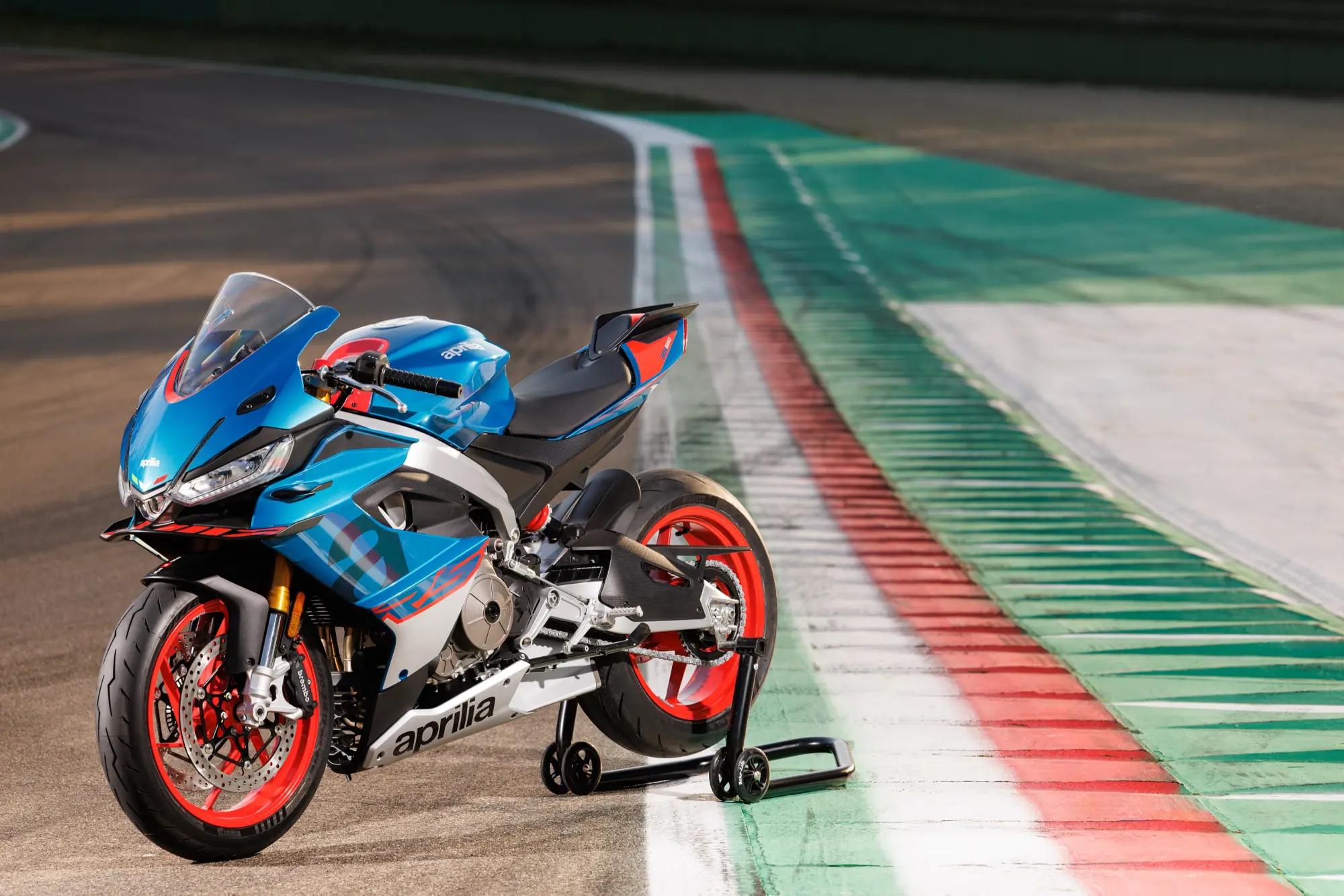 Italian Demo Ride Tour 2026: tre eventi per provare gratis Aprilia e Moto Guzzi a maggio