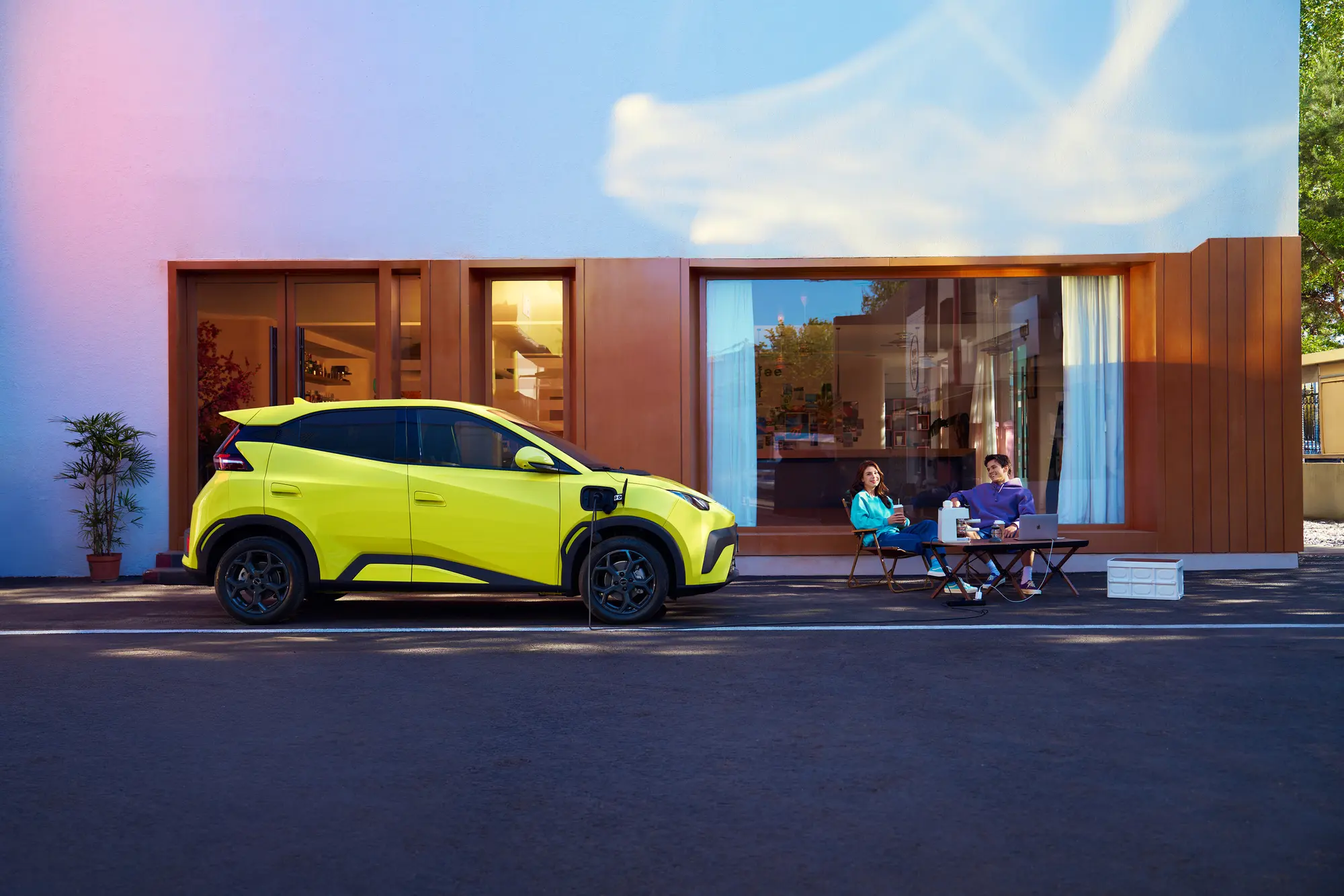 BYD e Haier insieme alla Milano Design Week 2026 con Dolphin Surf e tecnologia V2L