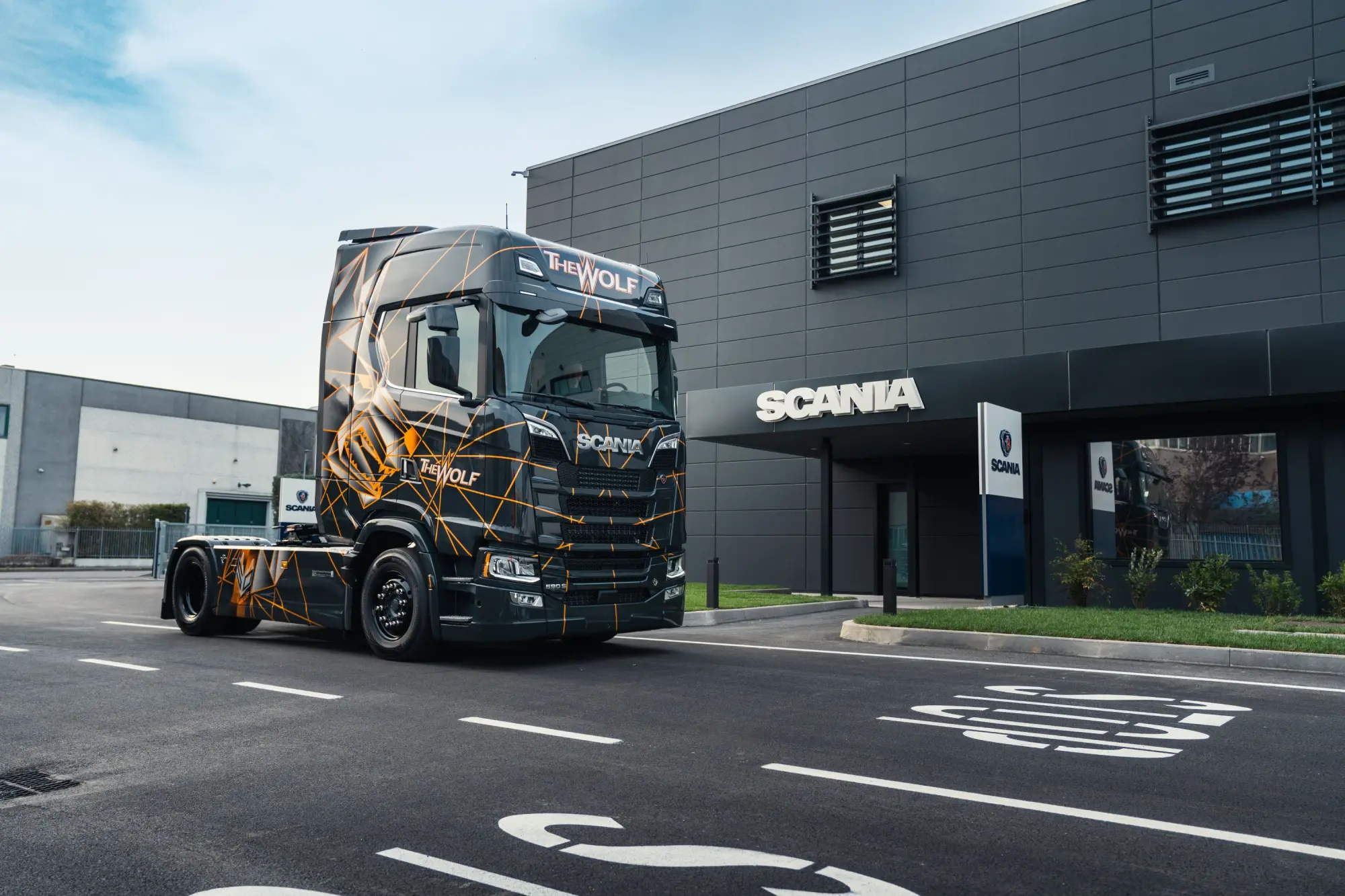 Scania celebra 50 anni con The Wolf: edizione speciale limitata a 50 mezzi