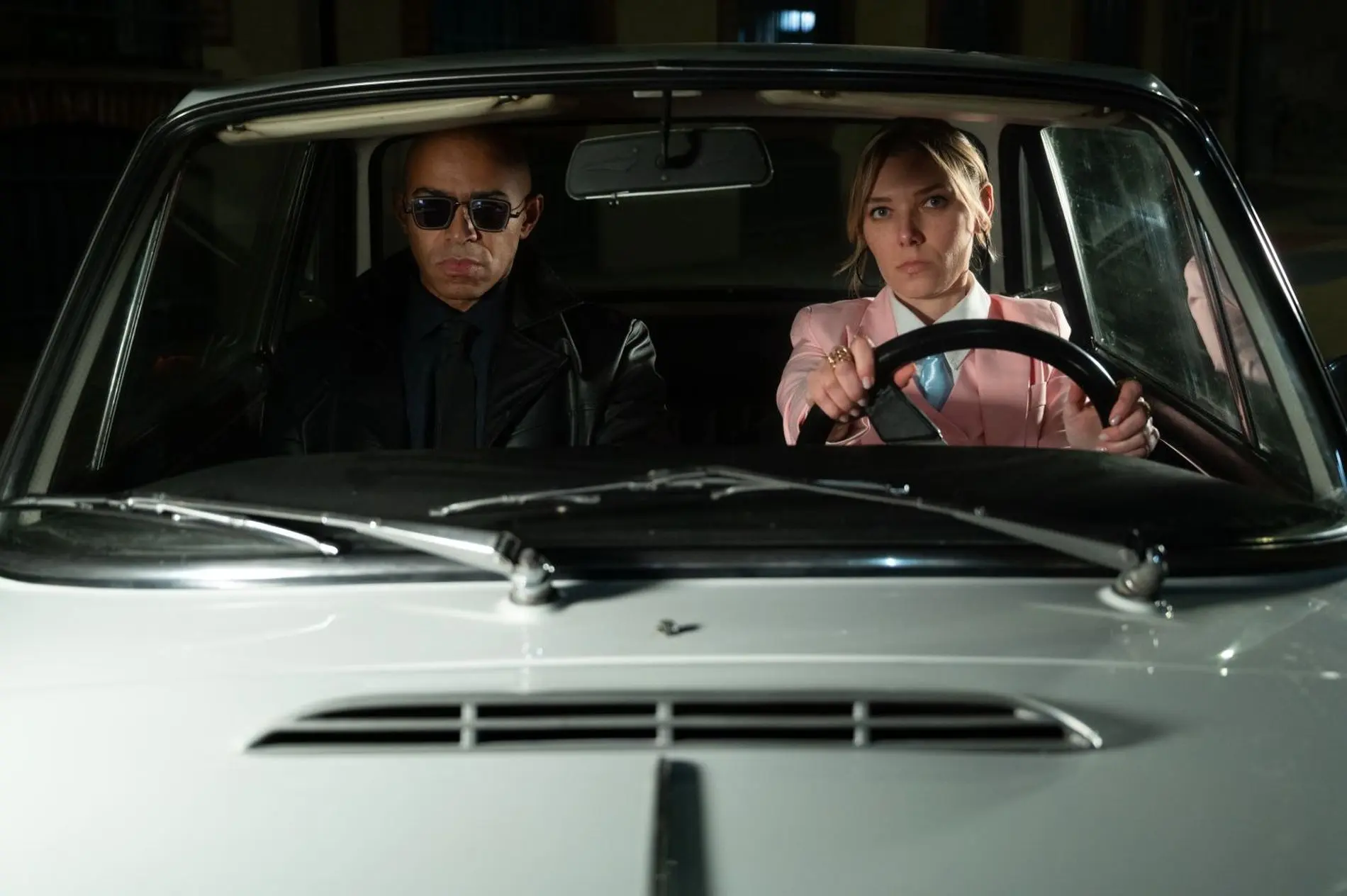 Il duo Dèmodè lancia il video di Orbita: un viaggio tra dance e folk in bianco e nero