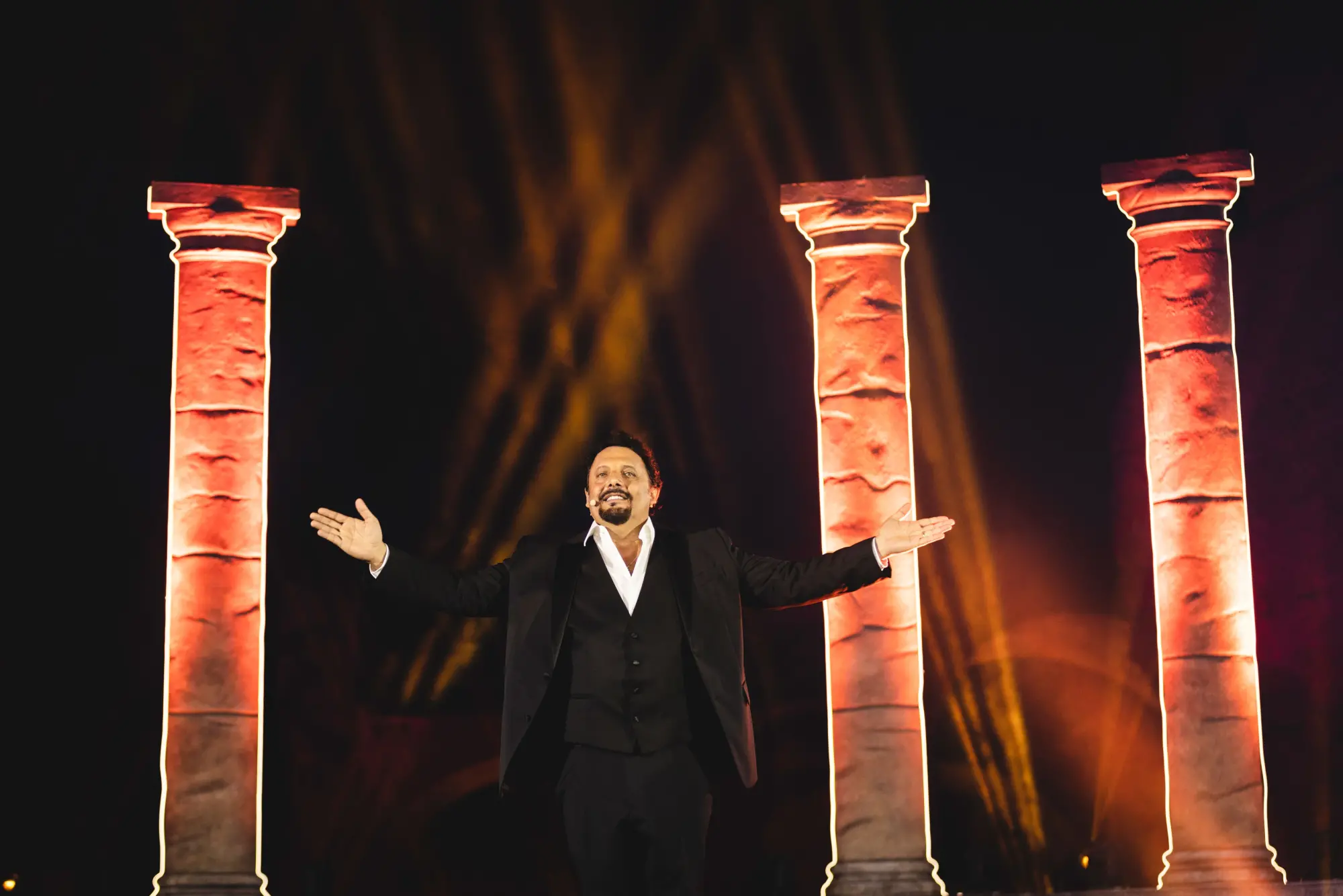 Enrico Brignano porta in tour estivo e autunnale il nuovo spettacolo Bello di mamma!