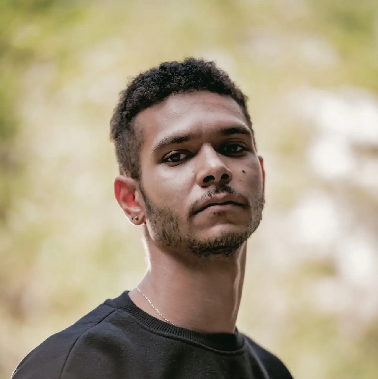 Erick Panini torna con il singolo rap "Così Vero": un inno all'amore autentico