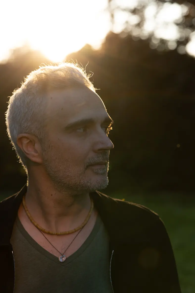 Giuseppe Di Gennaro torna con Forme di Continuità: un viaggio tra folk e sperimentazione