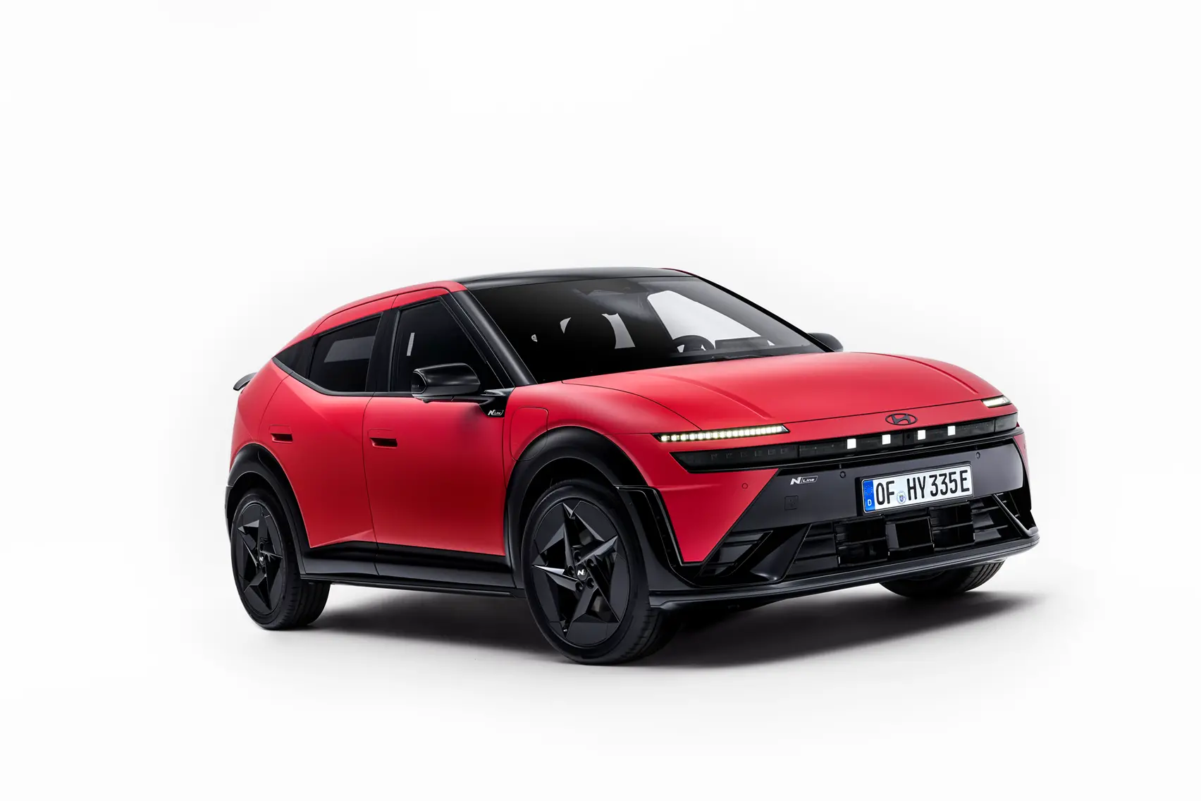 Hyundai IONIQ 3: la nuova compatta elettrica debutta con design Aero Hatch e tecnologia avanzata