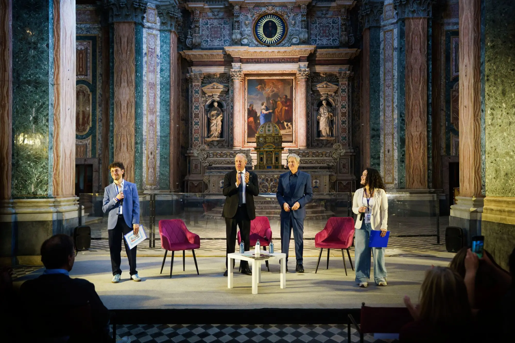 Claudio Baglioni incontra gli studenti a Napoli e presenta il GrandTour