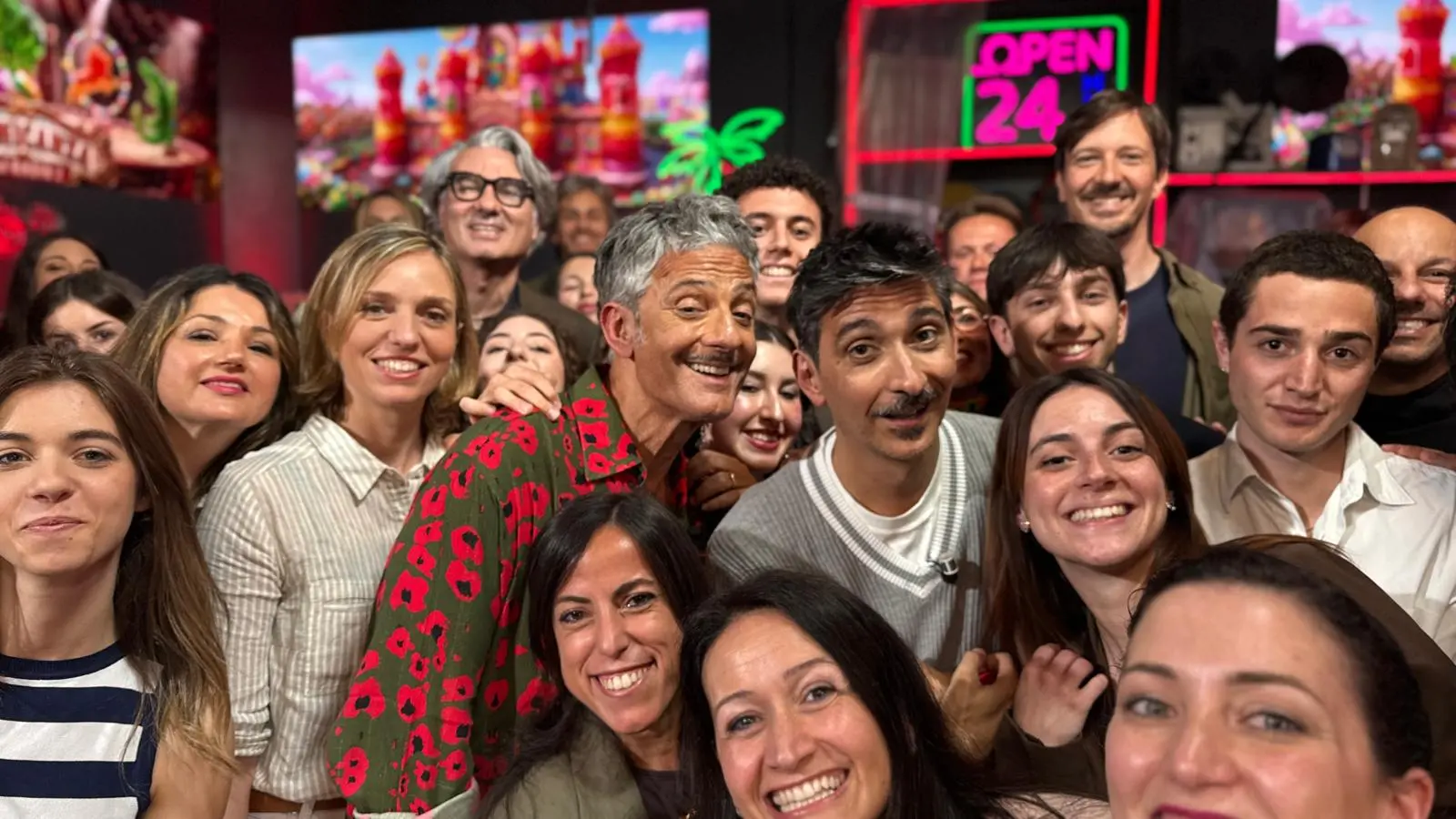 Fiorello irrompe a La Pennicanza: satira tra Meloni, Trump e nuovi format TV