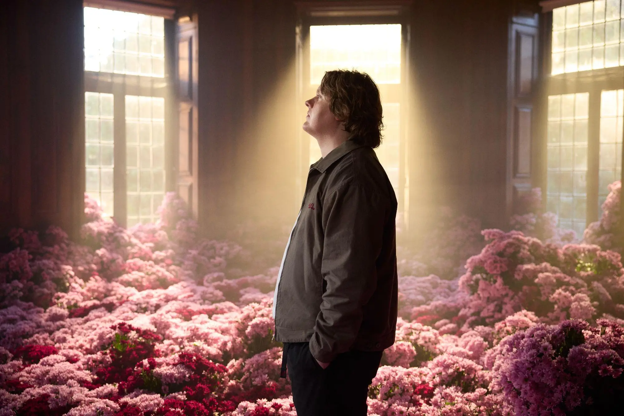 Lewis Capaldi annuncia il nuovo singolo Stay Love e unica data italiana nel 2026