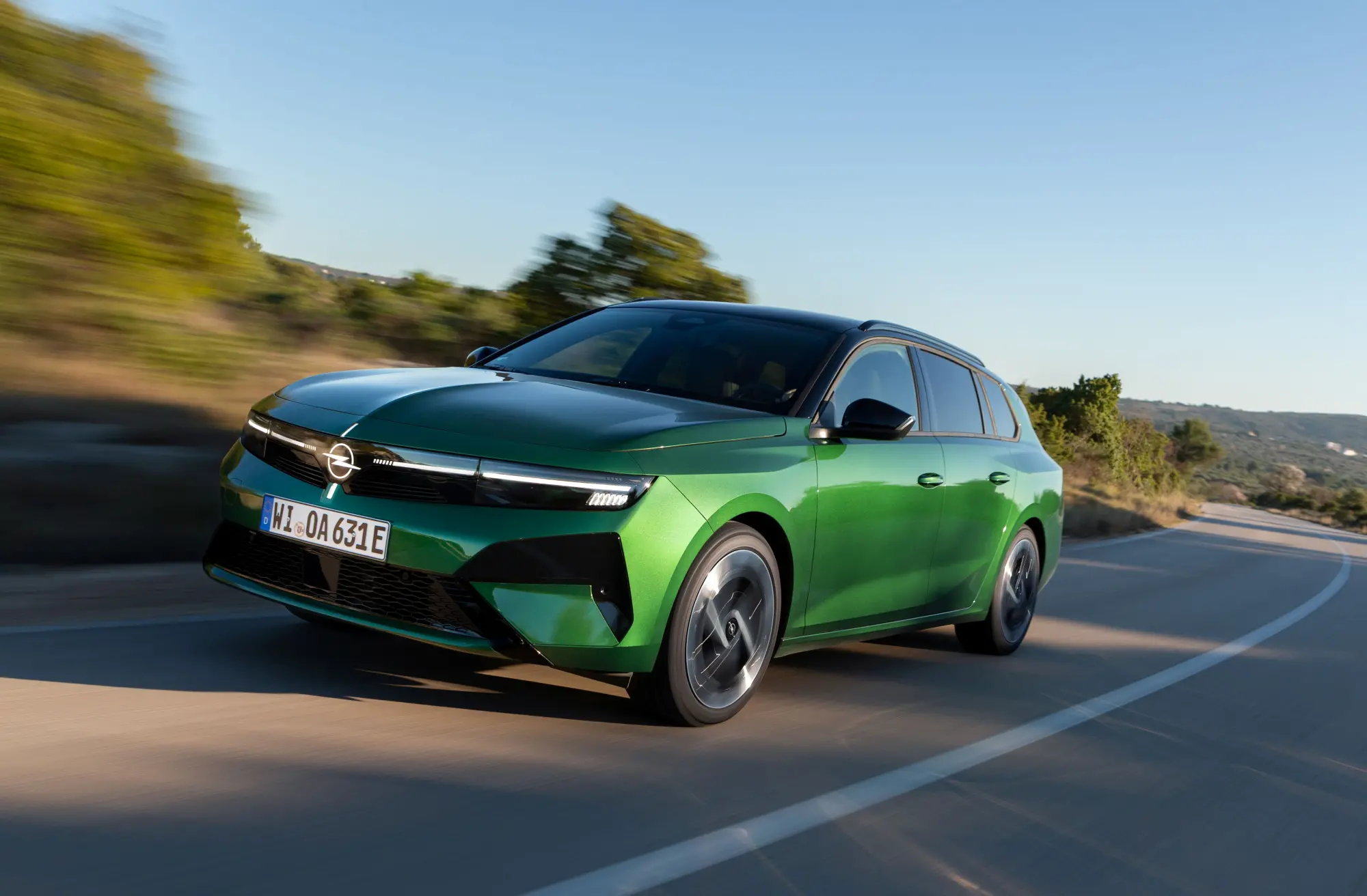 Nuove Opel Astra e Astra Sports Tourer: innovazione, autonomia elettrica e tecnologie top