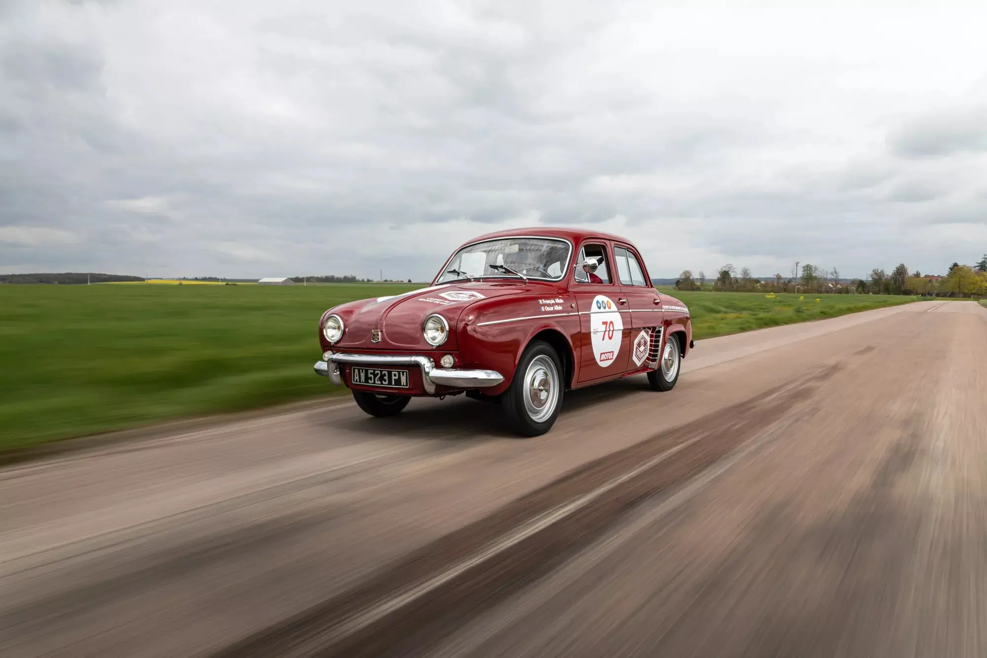 Renault celebra i 70 anni di Dauphine con la storica Gordini al Tour Auto 2026