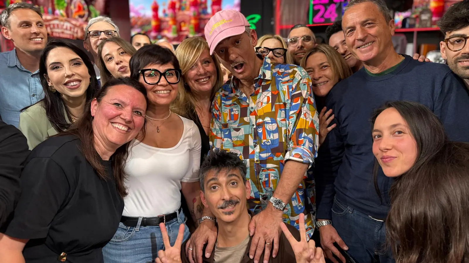 Satira e imprevisti a La Pennicanza: Fiorello e Biggio difendono la libertà d'informazione