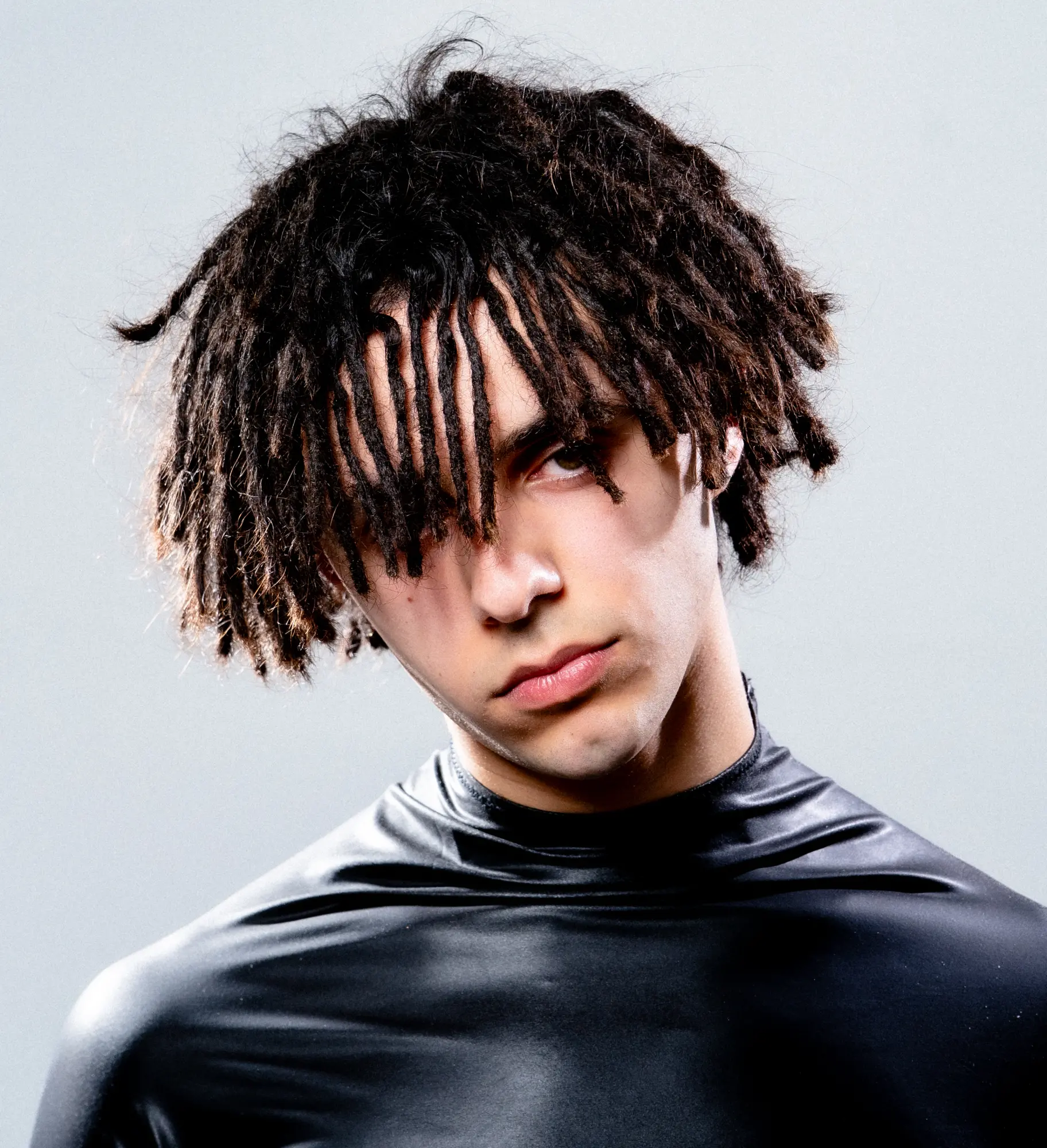 lildombaby annuncia il nuovo album VOGUE e porta la sua musica in passerella