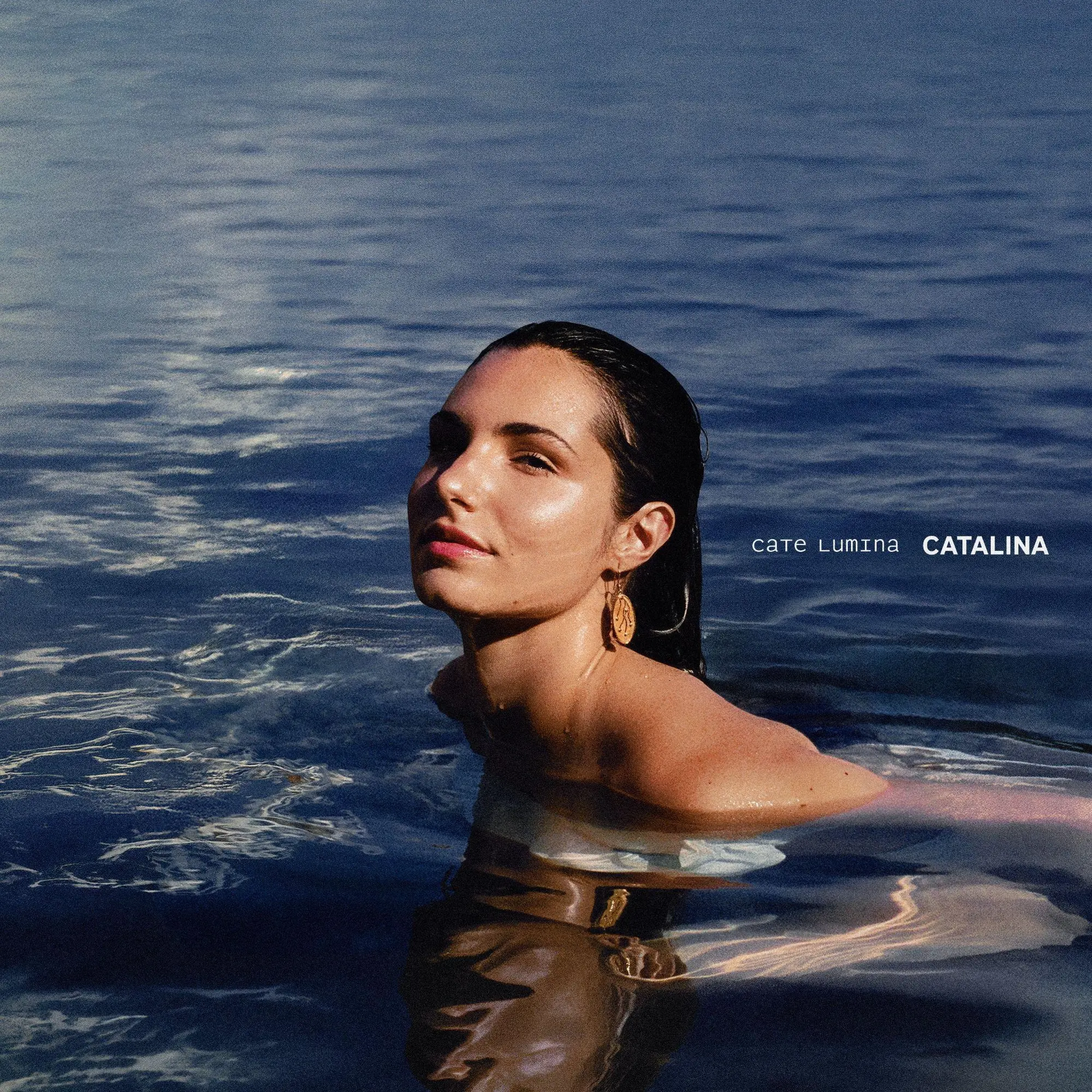 Cate Lumina debutta con l'EP Catalina: sei tracce tra Italia e Spagna
