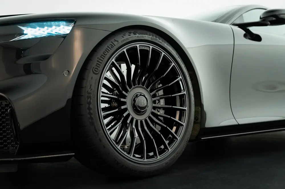 Continental presenta SportContact 7 Force: pneumatico UUHP per la nuova BRABUS BODO