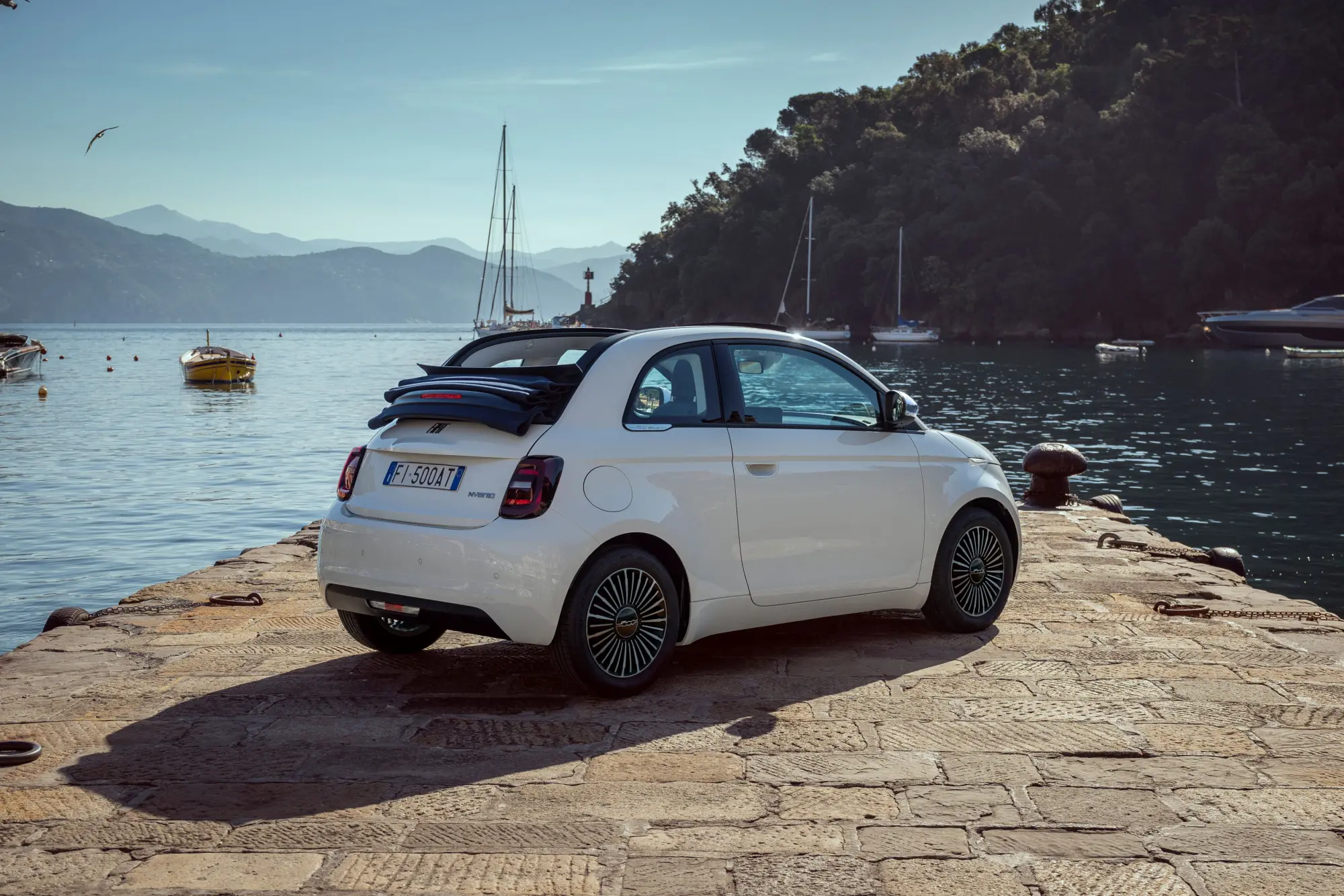 Fiat 500 Hybrid Dolcevita: la nuova cabrio che celebra la Dolce Vita italiana