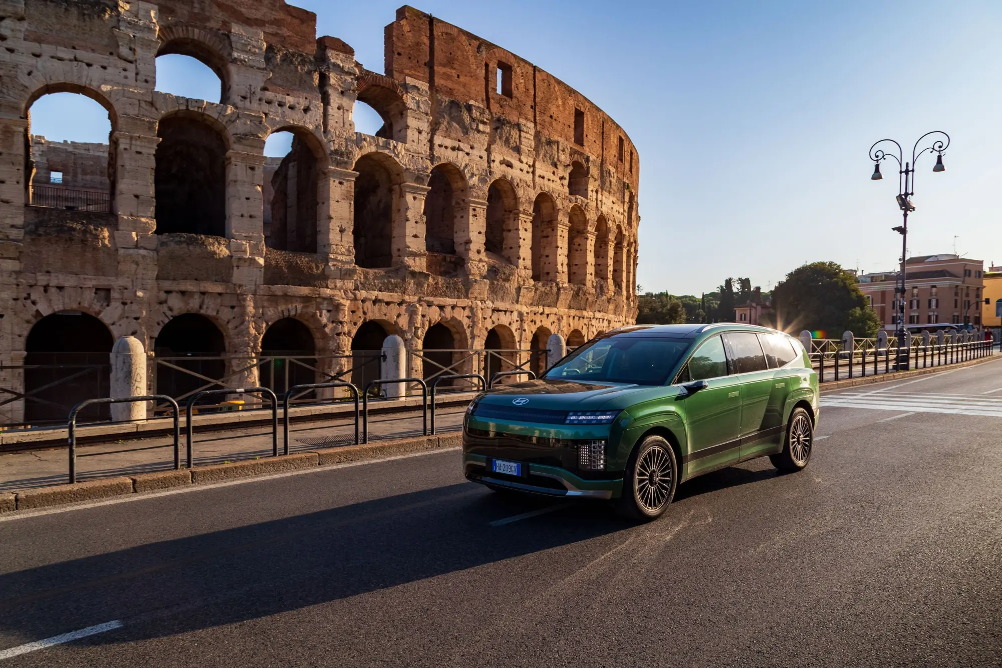 Hyundai IONIQ 9: il SUV elettrico che ridefinisce il comfort