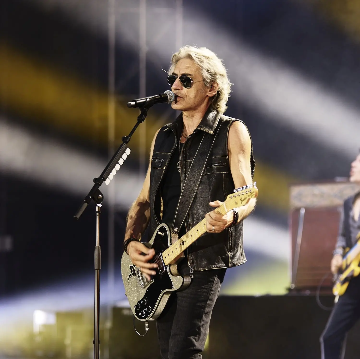Il ritorno di Fuori e dentro il borgo: Ligabue pubblica l'edizione ampliata