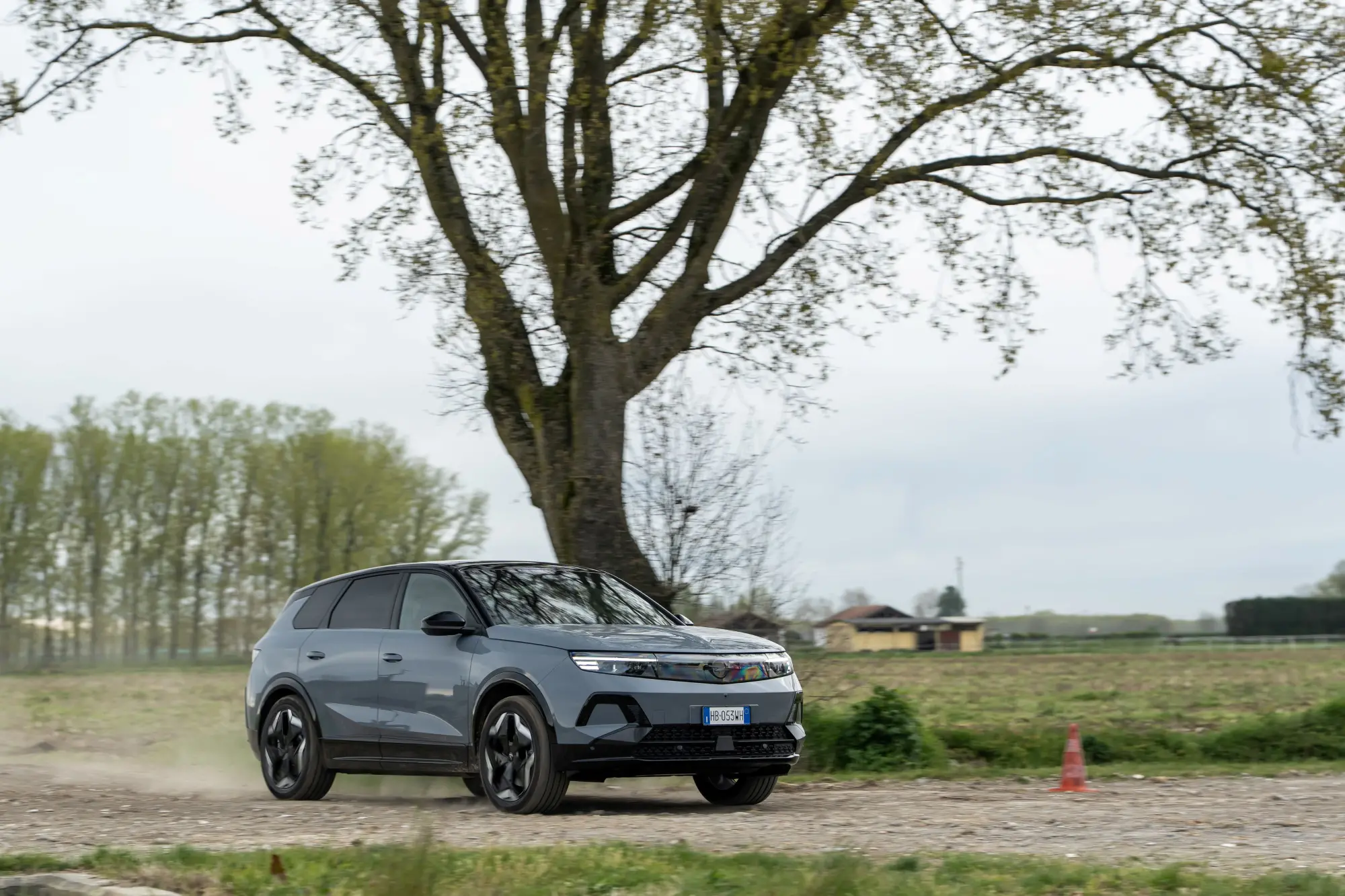 Opel Grandland Electric AWD: il nuovo SUV elettrico conquista nuovi terreni