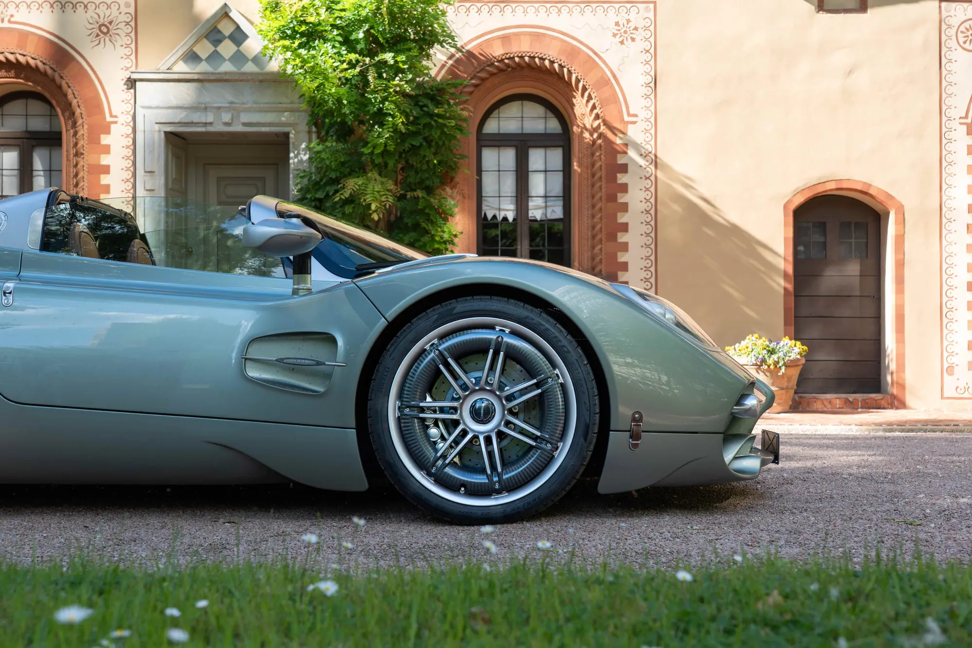Pagani Utopia Roadster: 1.500 chilometri con il Pirelli Cyber Tyre, il pneumatico intelligente