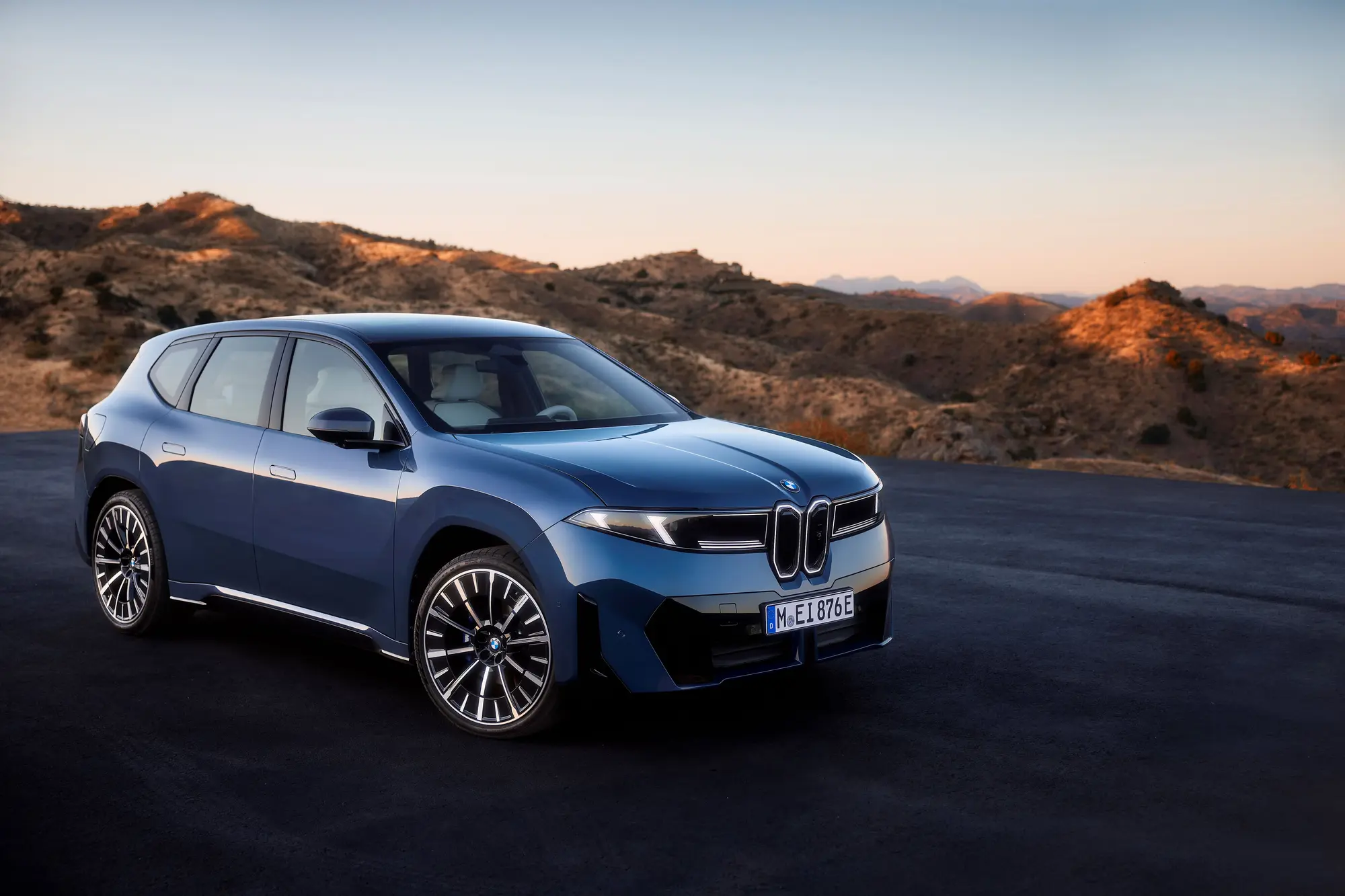 Pirelli lancia due nuovi P Zero su misura per BMW iX3 con tecnologia Elect