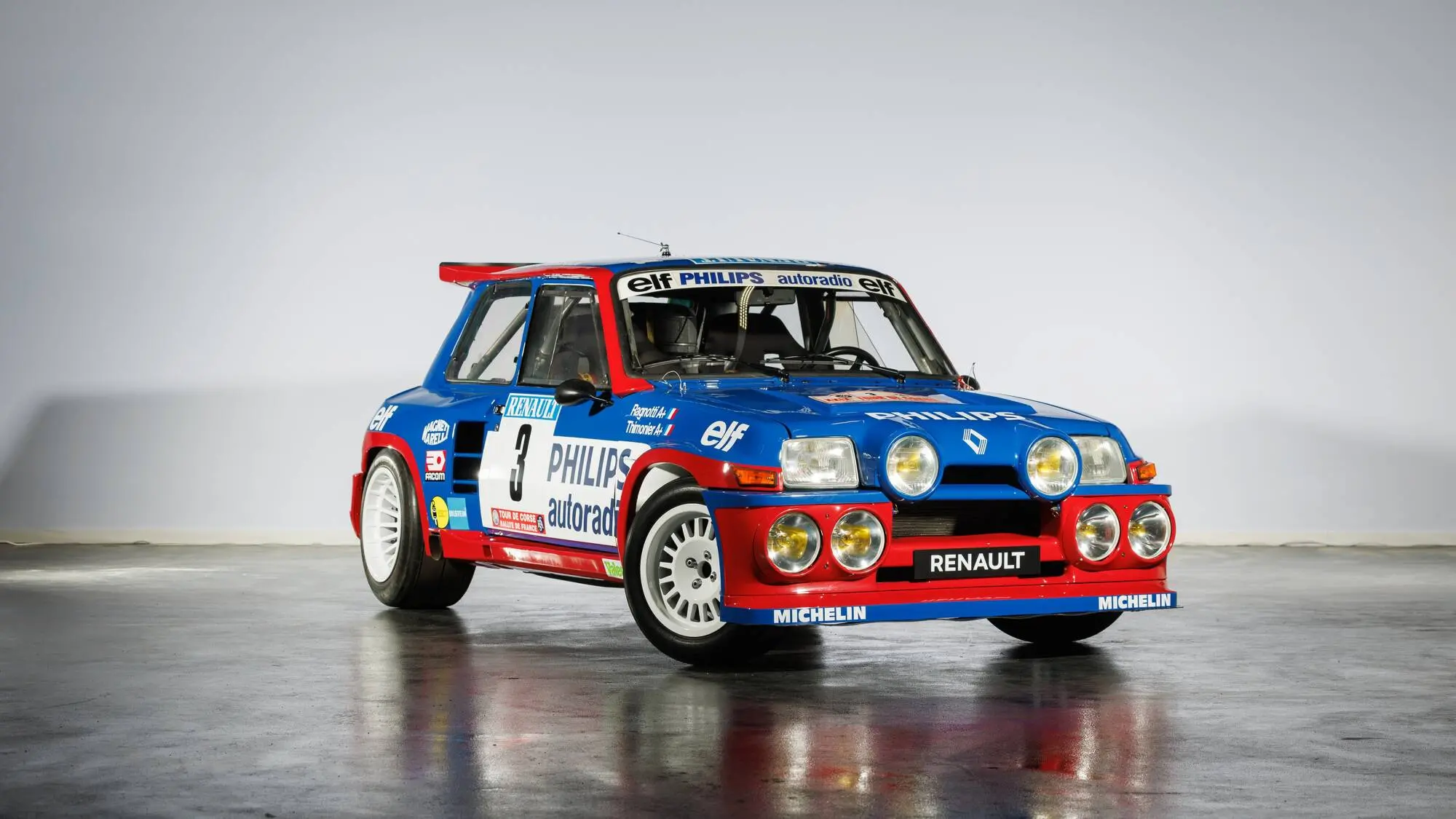 Renault celebra il motorsport a Sport & Collection 2026 e sostiene la ricerca oncologica