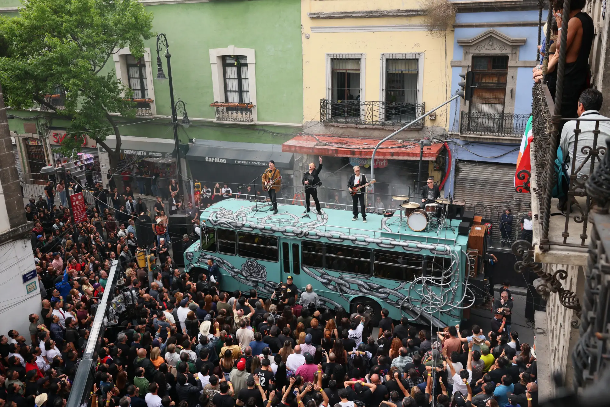 U2 girano il video di "Street of Dreams" sui tetti di Città del Messico