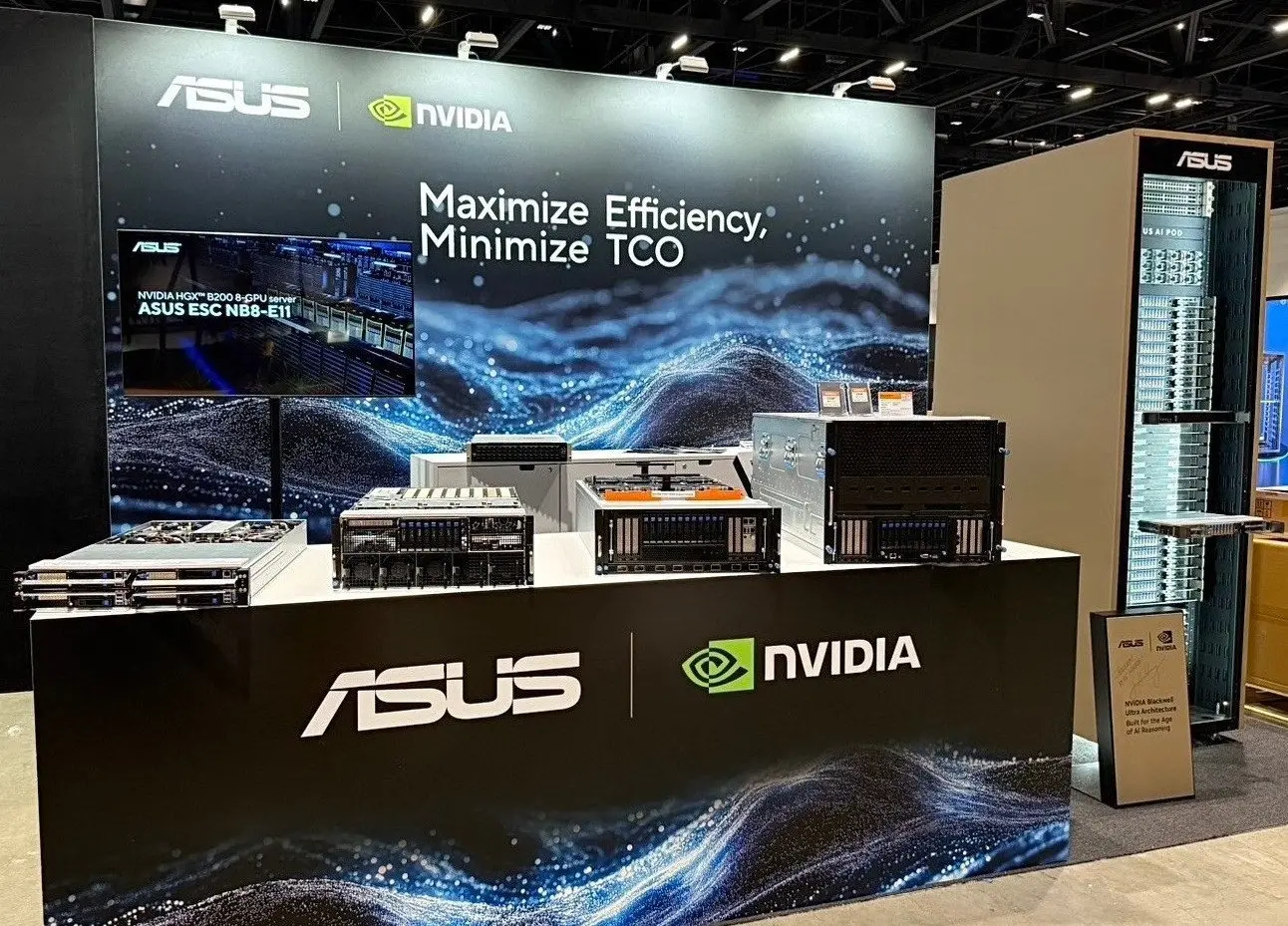 ASUS XA NB3I-E12 domina i benchmark AI MLPerf con le nuove GPU NVIDIA Blackwell