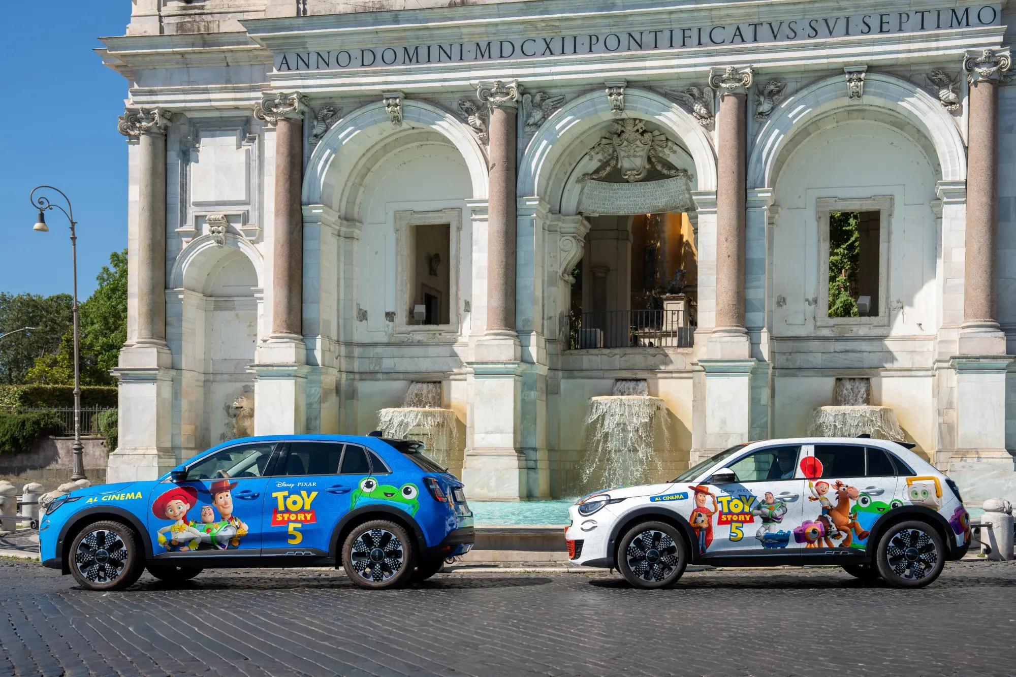 FIAT e Disney Italia: collaborazione speciale per Toy Story 5 con la nuova Fiat 600 Turbo 100