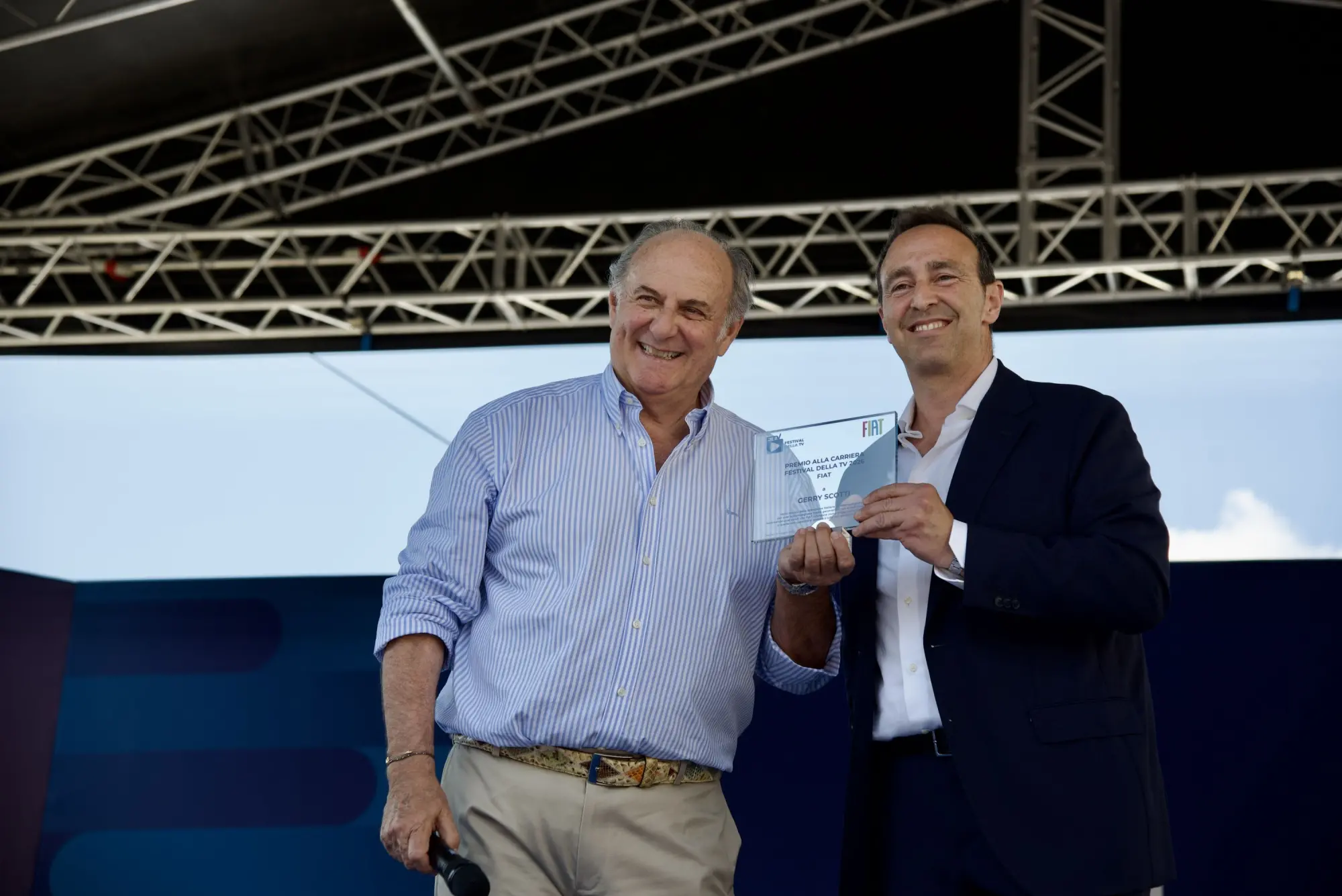 Gerry Scotti riceve il Premio FIAT alla carriera al Festival della TV 2026