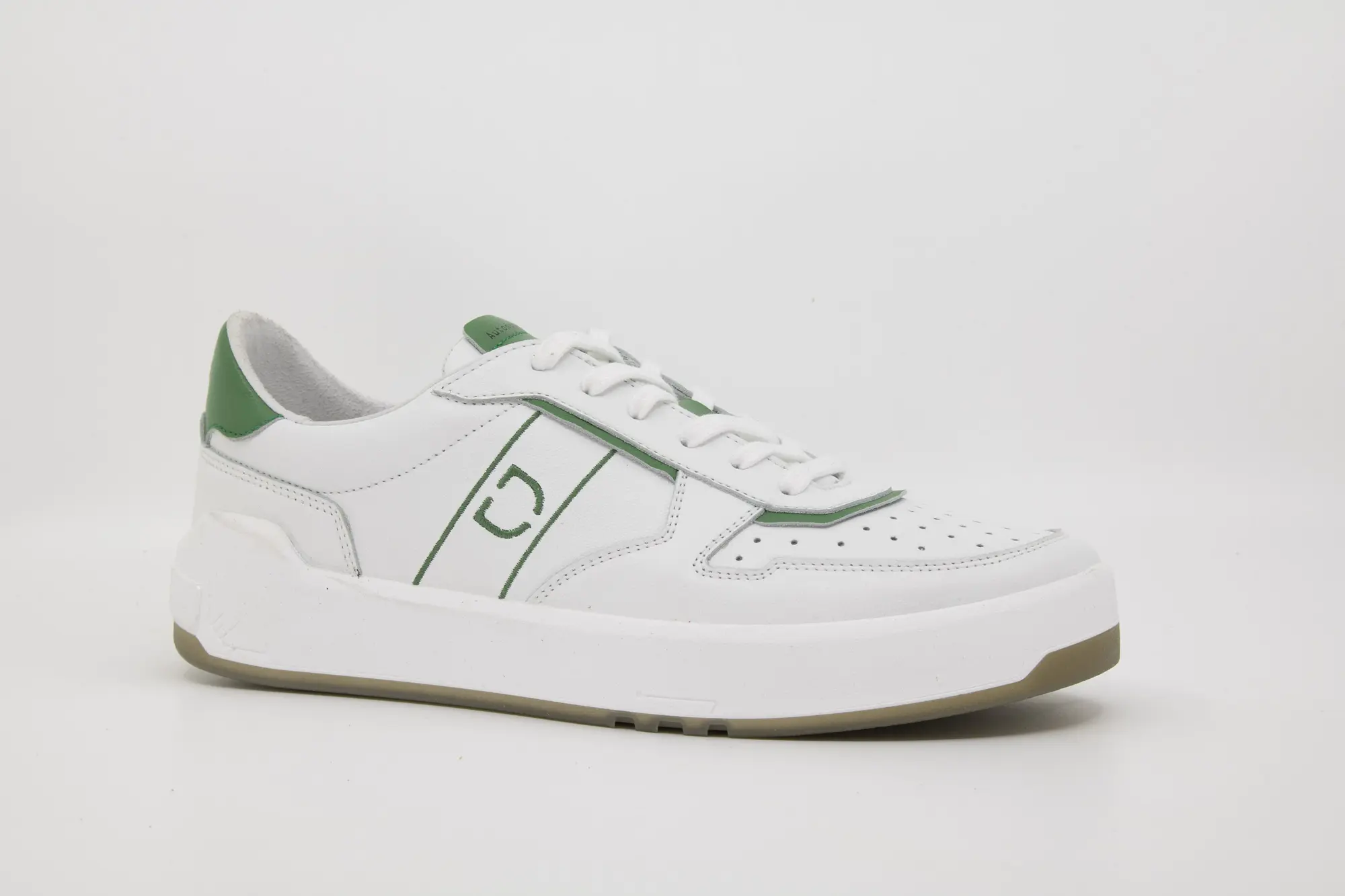 Grisport lancia la sneaker total white ispirata a Wimbledon e al British style