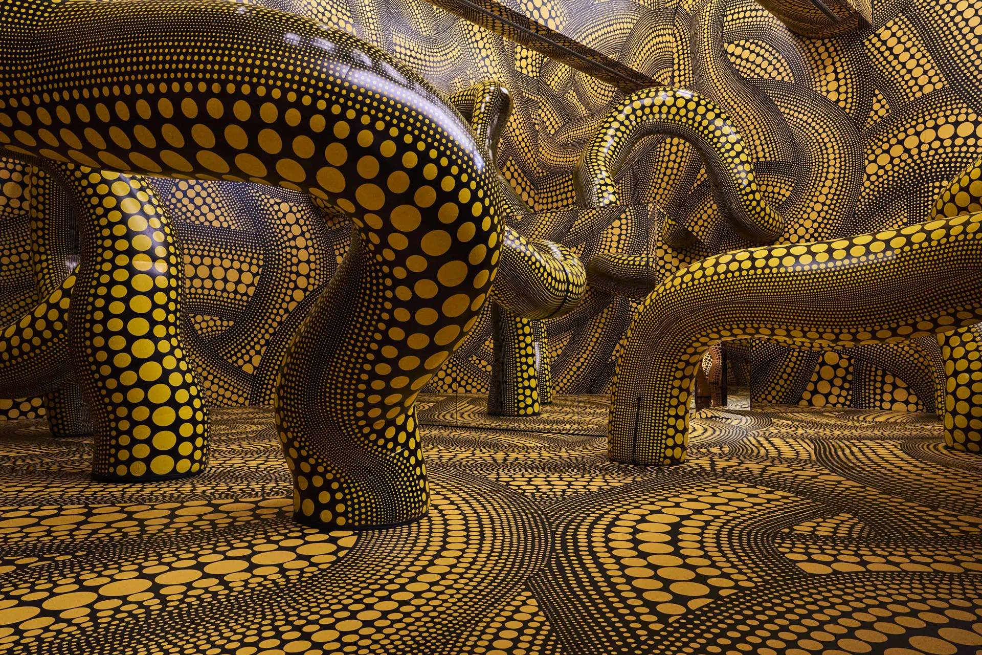 Quando eccellenza artigianale e arte si incontrano: dialogo tra Mazda e Kusama