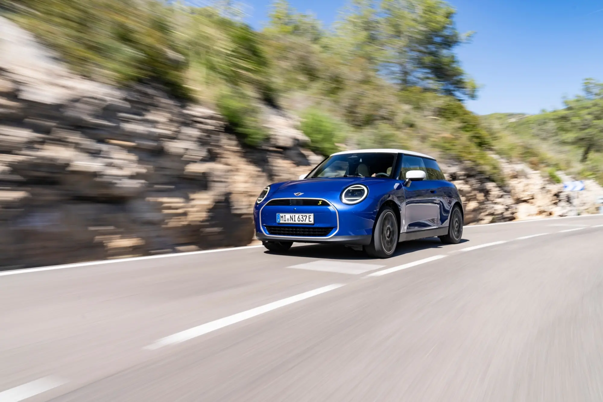 Mini Cooper SE: test drive di un’icona elettrica evoluta nel segno della tradizione