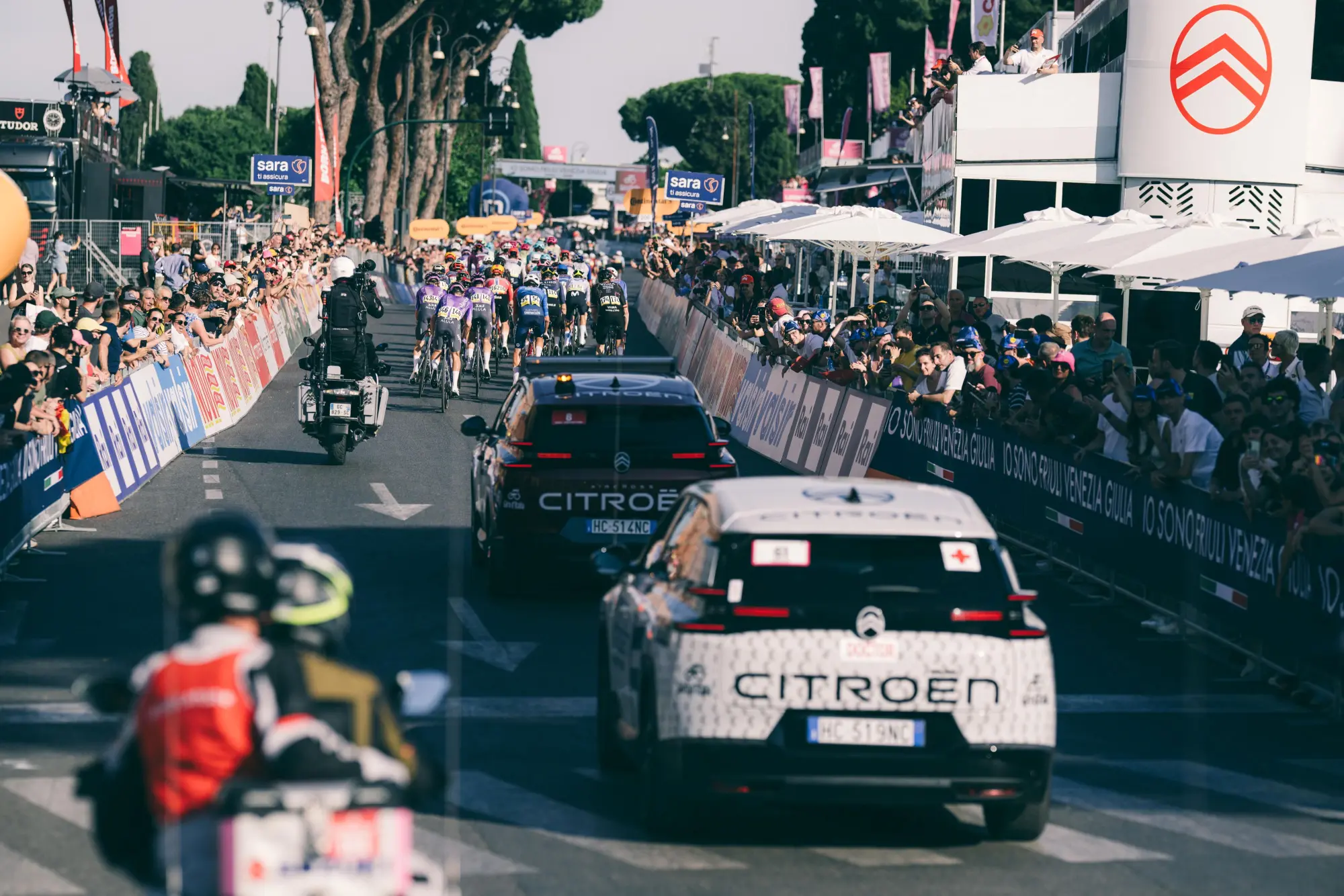 Citroën protagonista al Giro d'Italia 2026: crescita record nel mercato privati e spinta elettrica
